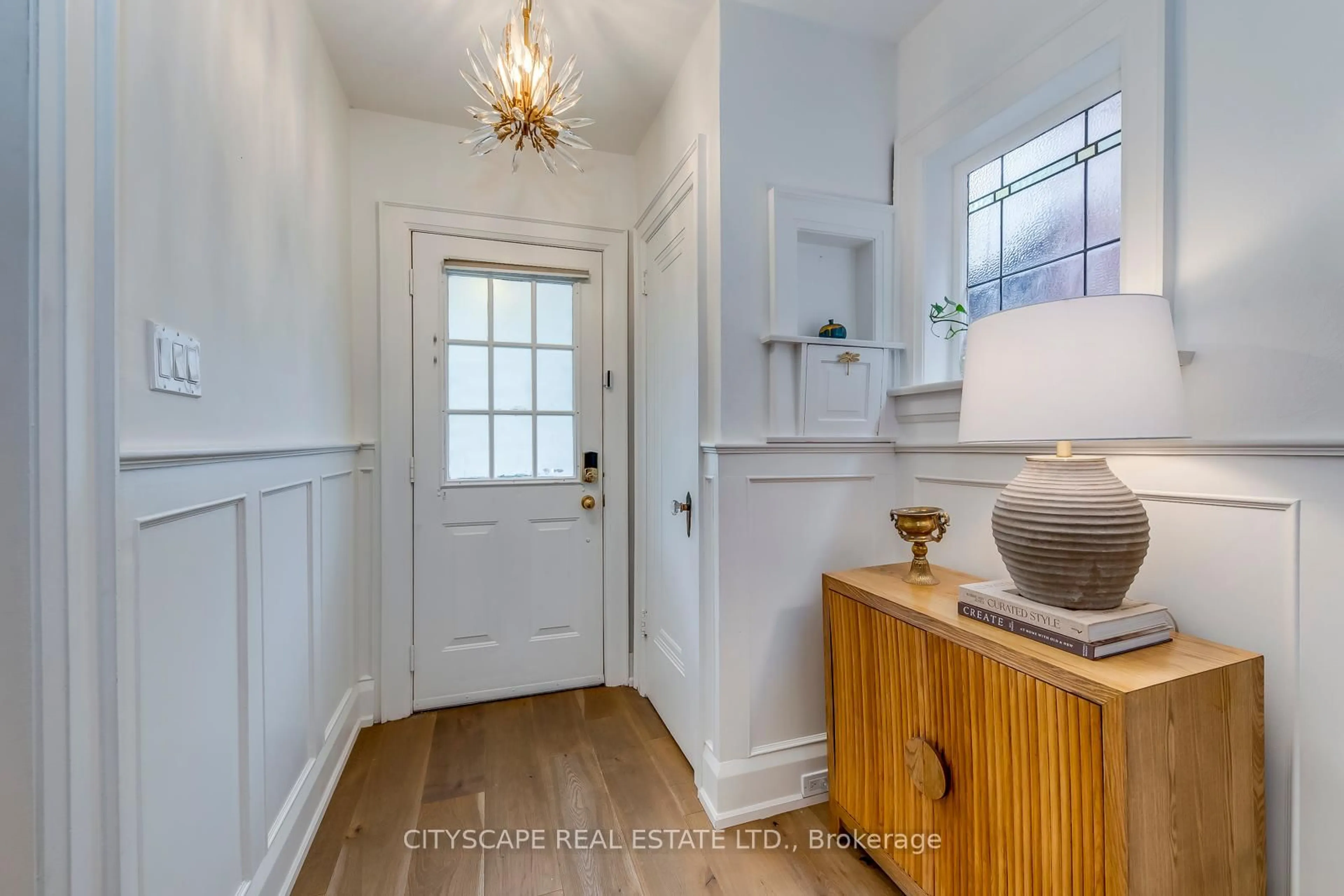 Indoor entryway for 469 St Clements Ave, Toronto Ontario M5N 1M2