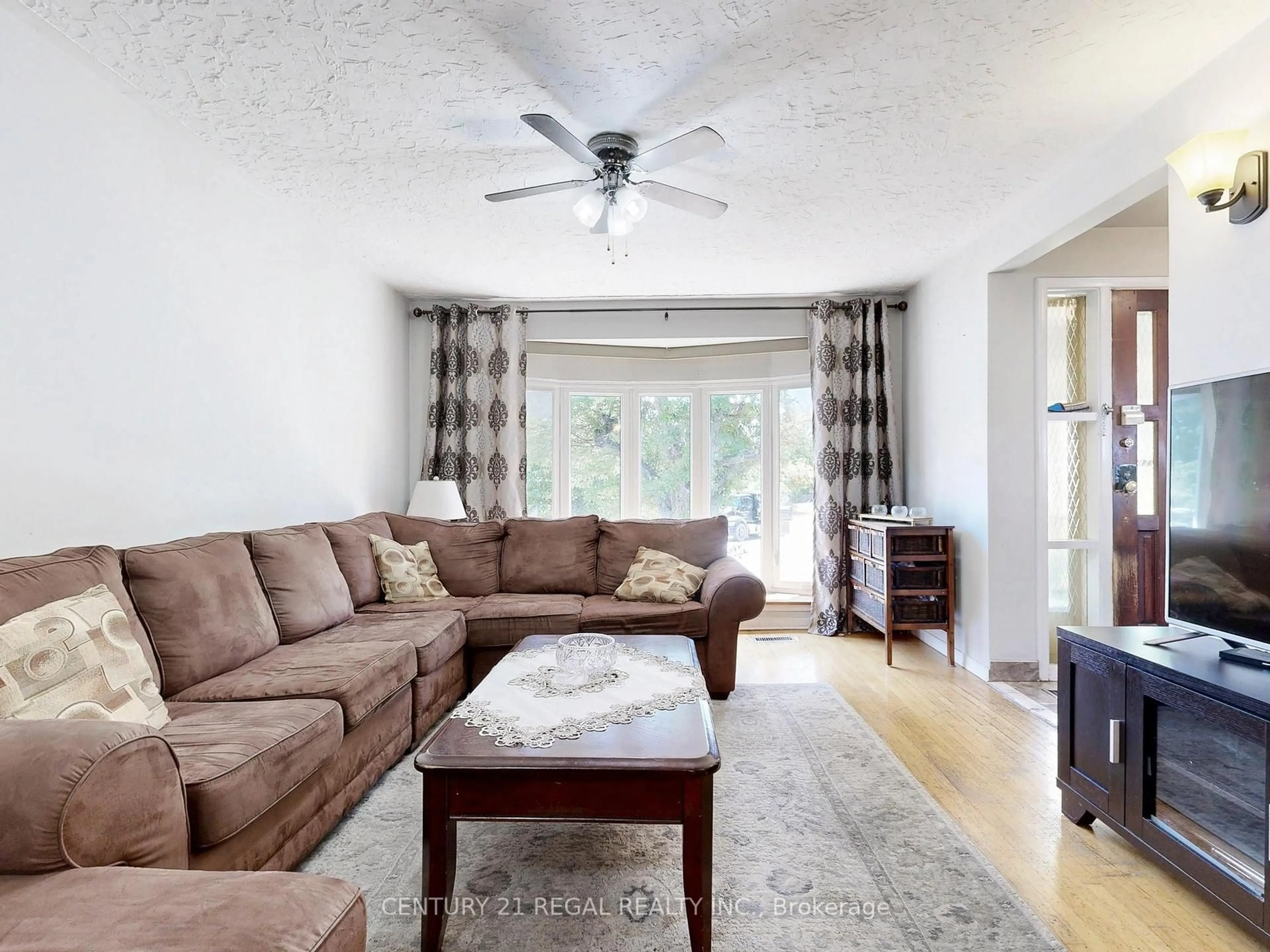 Living room with furniture, unknown for 94 Billington Cres, Toronto Ontario M3A 2G6