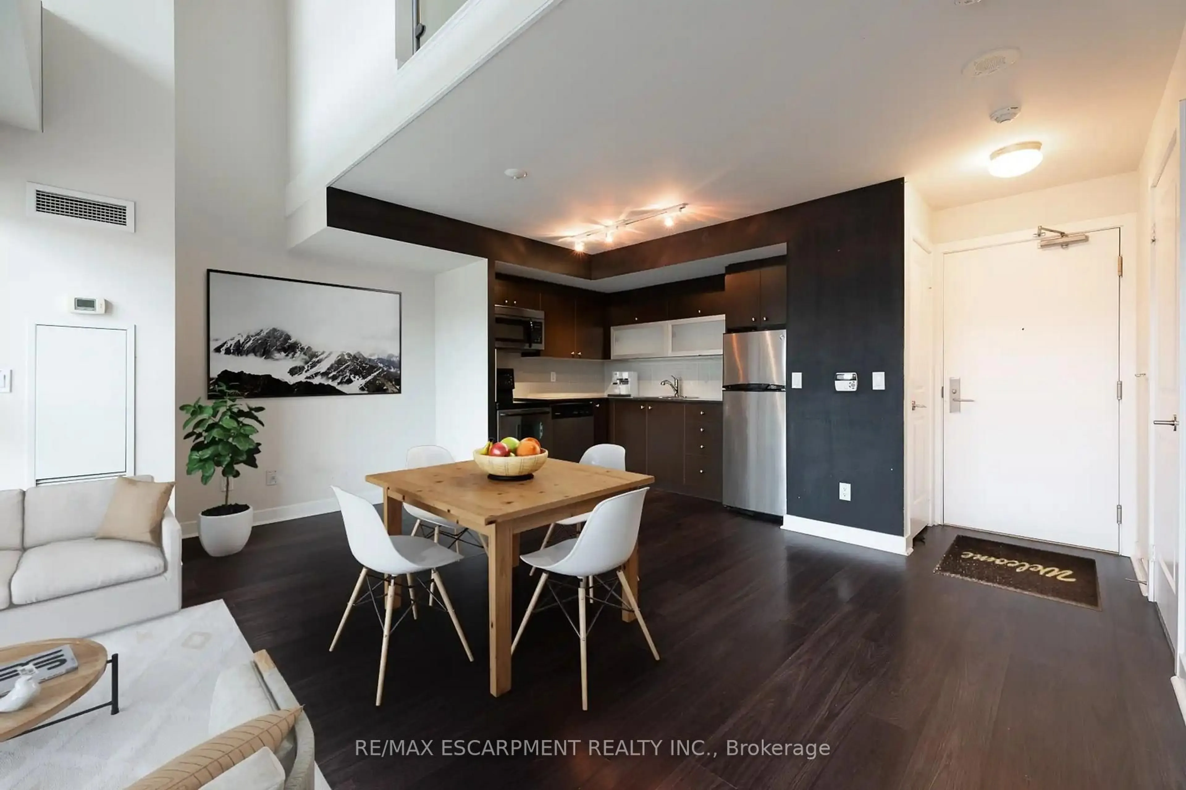 Unknown for 100 Western Battery Rd #216, Toronto Ontario M6K 3S2
