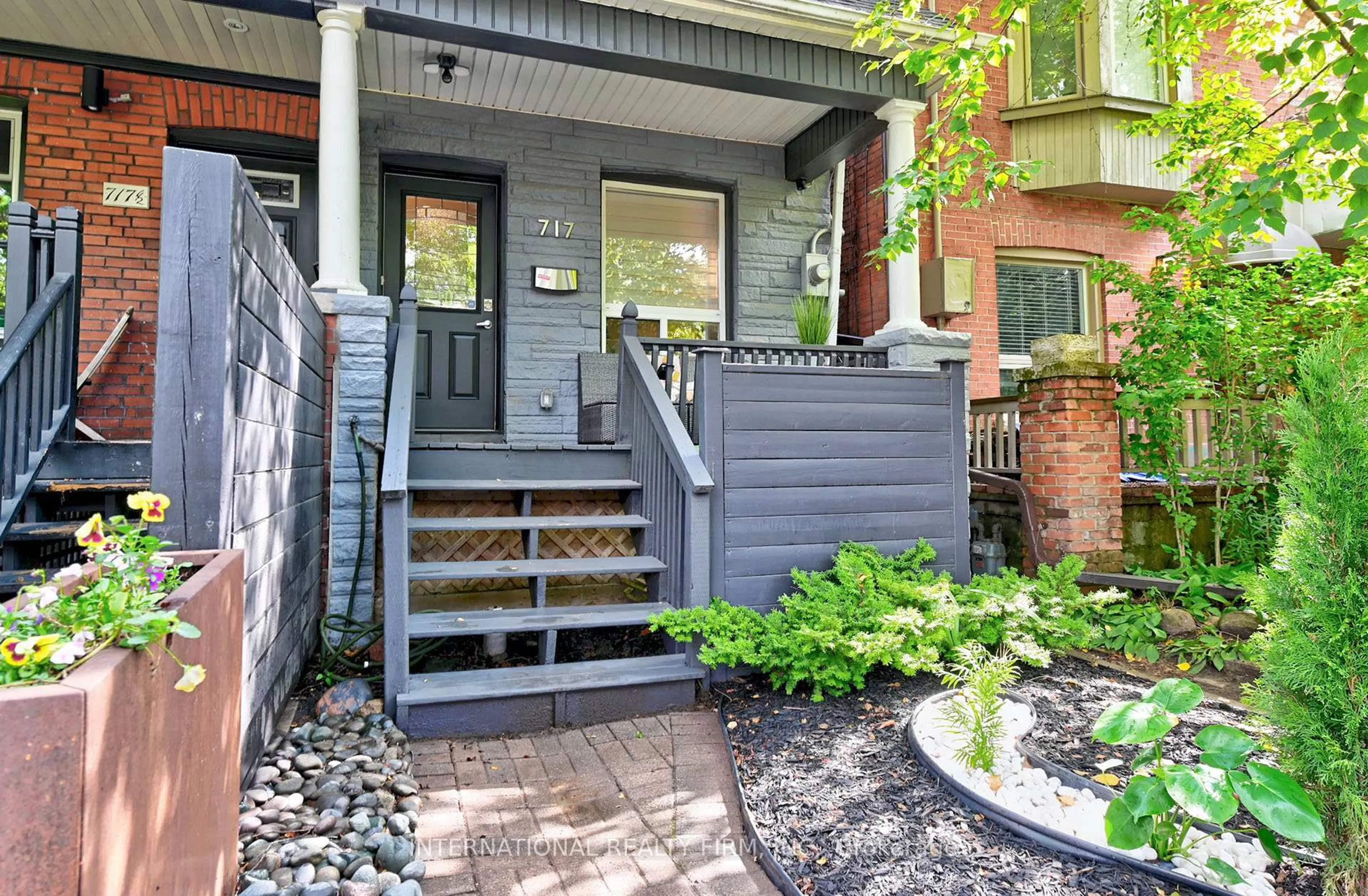 Unknown for 717 Palmerston Ave, Toronto Ontario M6G 2R2