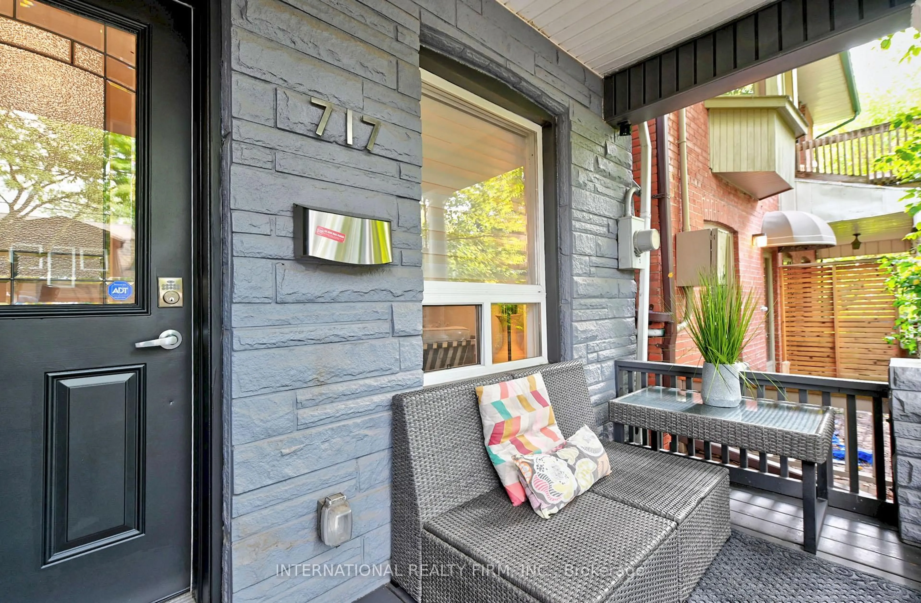 Unknown for 717 Palmerston Ave, Toronto Ontario M6G 2R2
