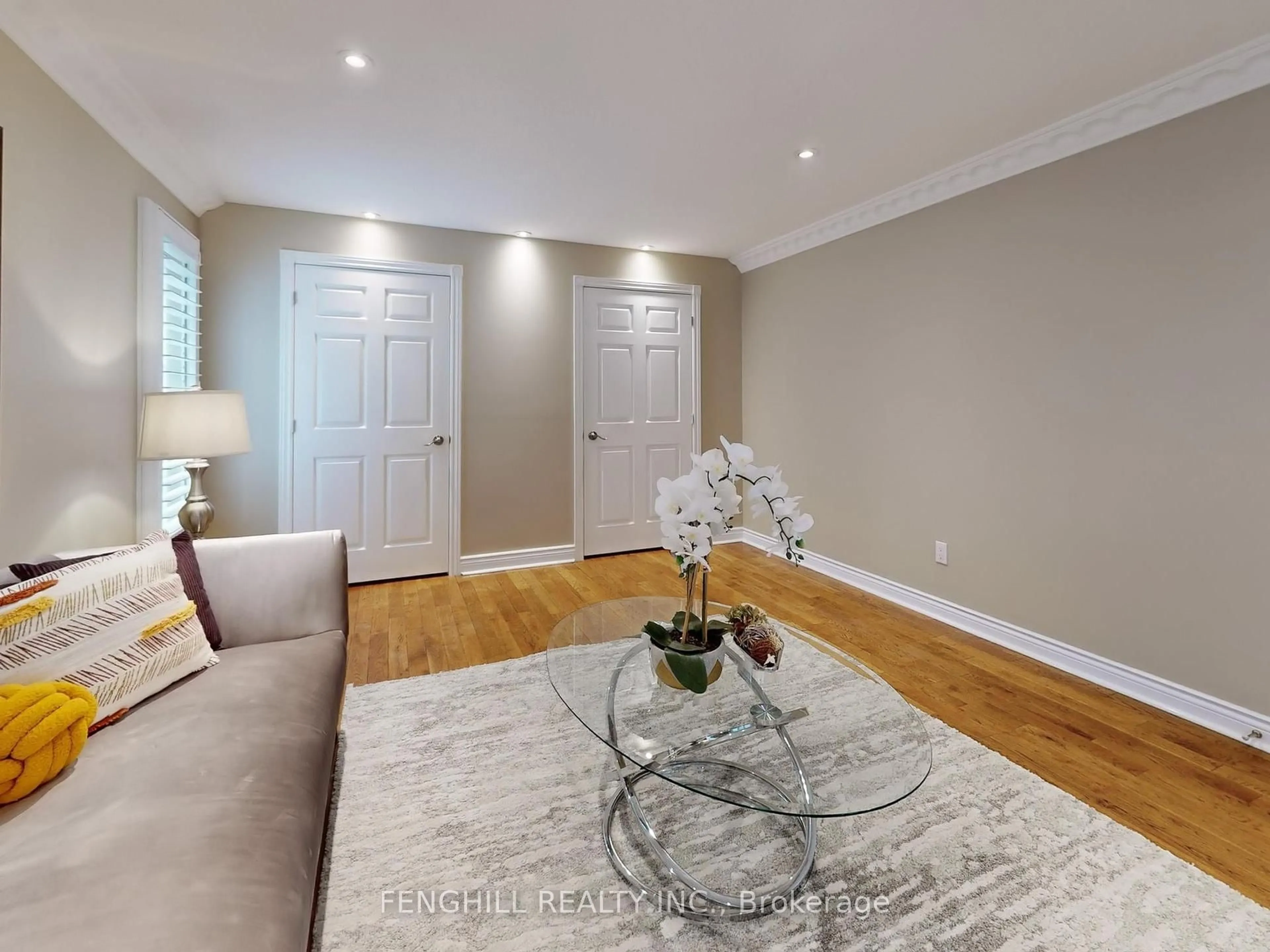 Living room with furniture, unknown for 88 Millersgrove Dr, Toronto Ontario M2R 3R9