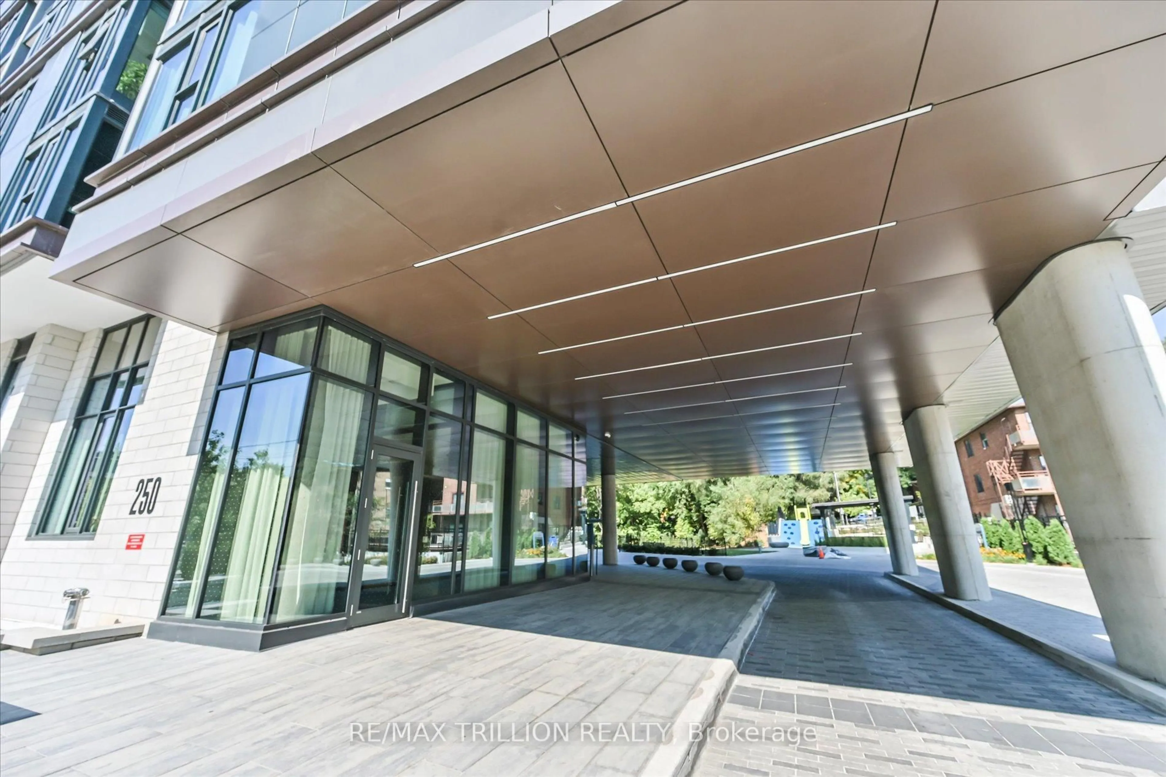 Indoor foyer for 250 Lawrence Ave #801, Toronto Ontario M5M 1B2