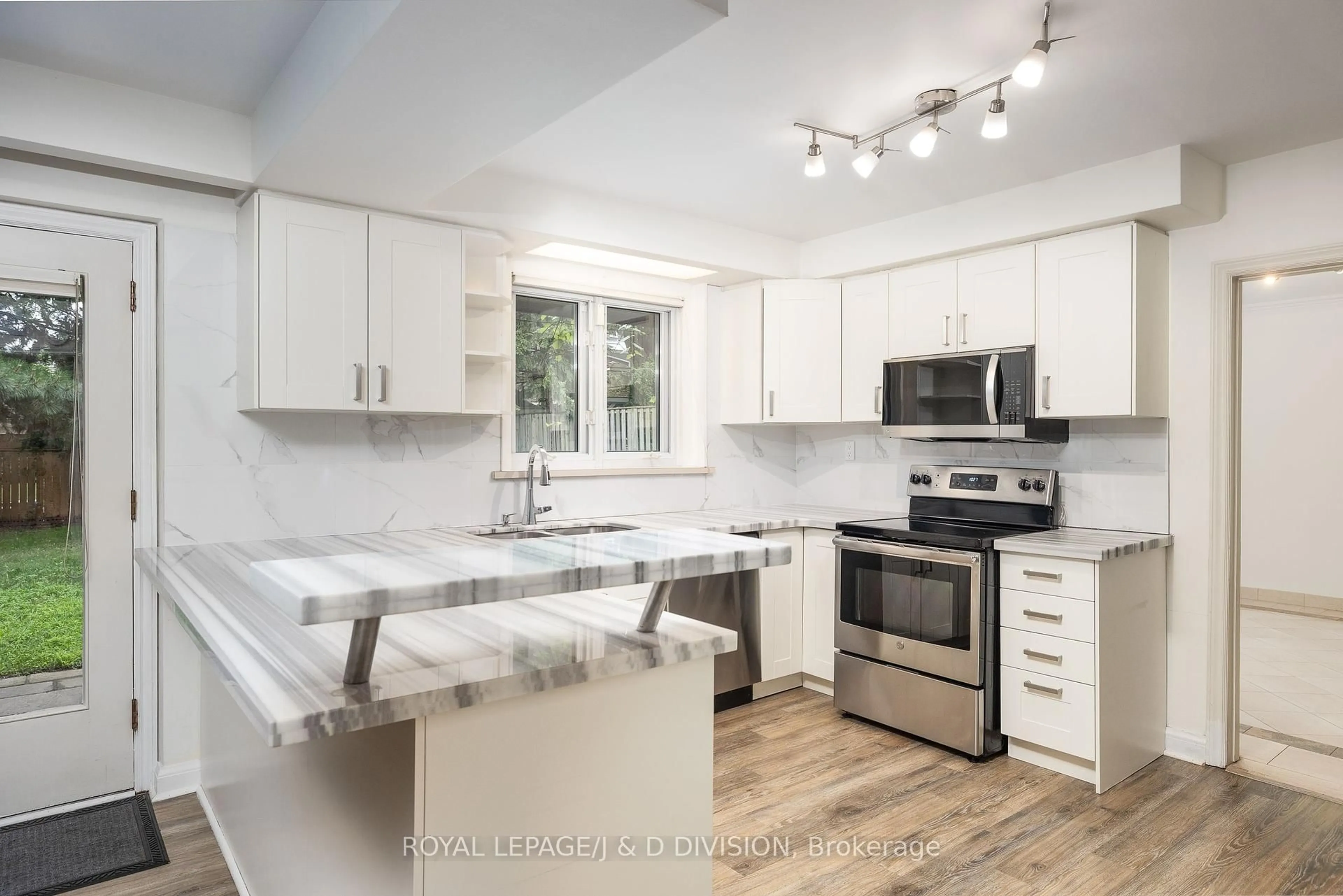 Open concept kitchen, unknown for 39 Stratheden Rd, Toronto Ontario M4N 1E5