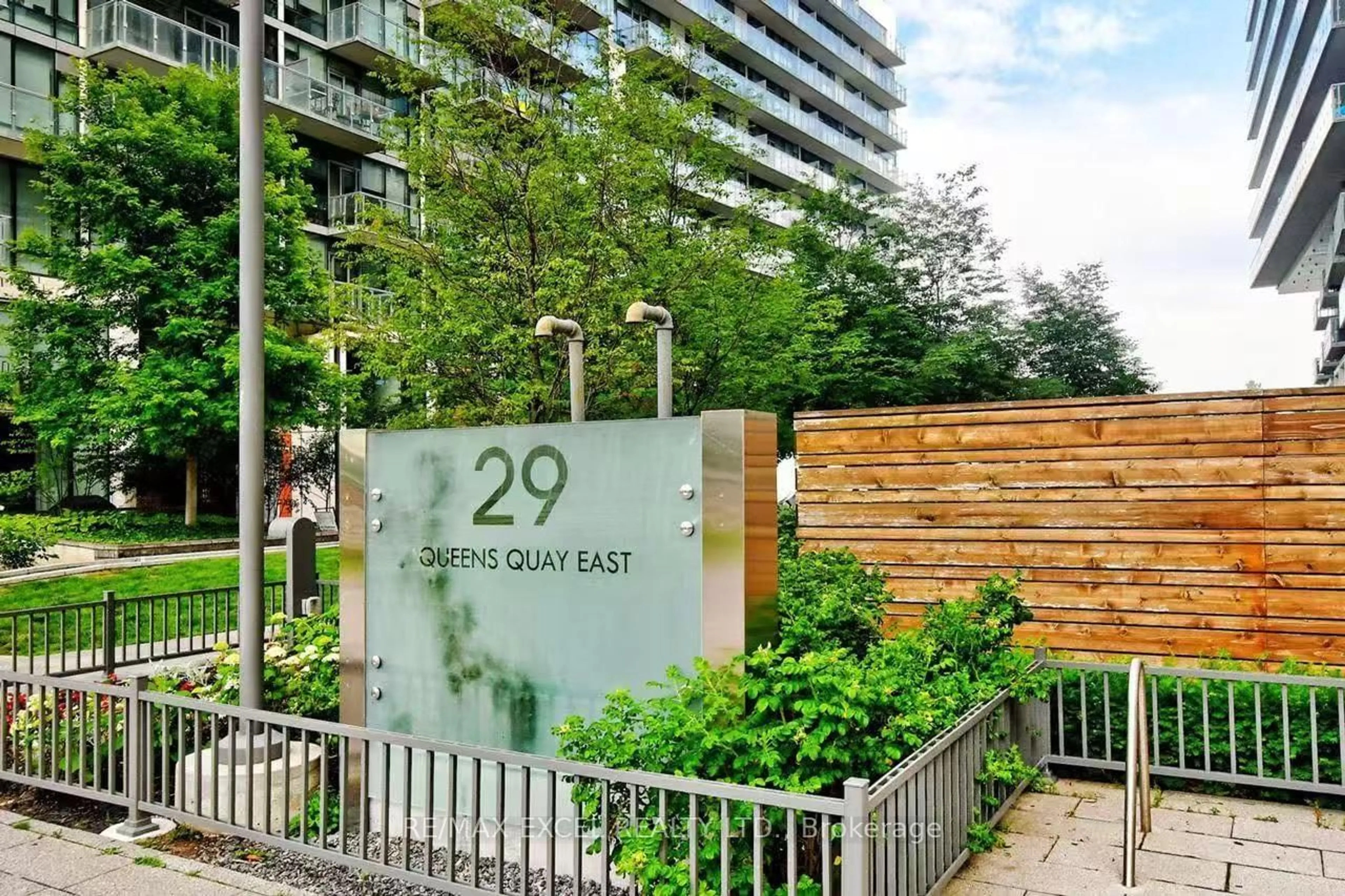 Unknown for 29 Queens Quay #Th127, Toronto Ontario M5E 0A4