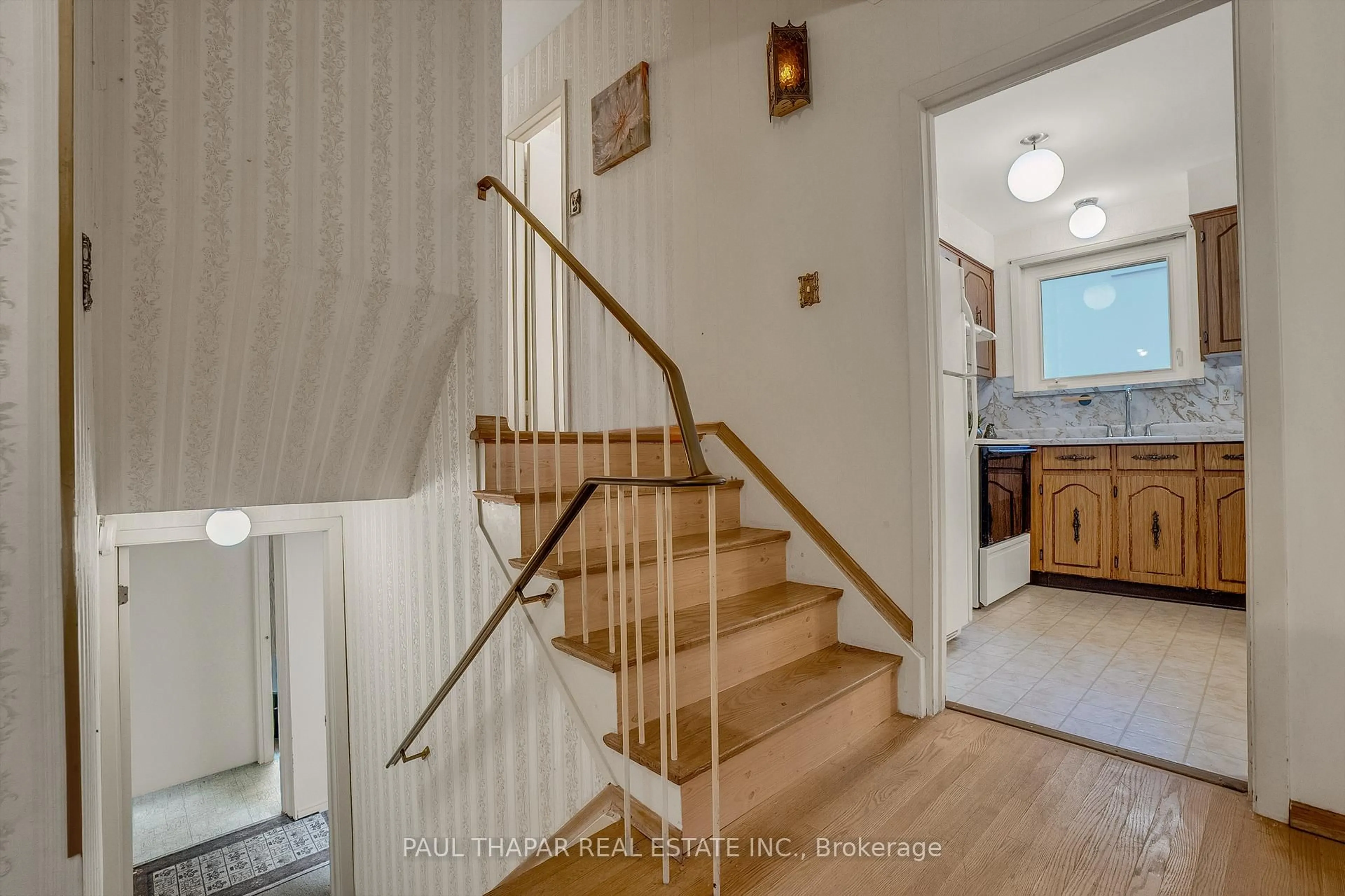 Stairs for 51 Kingland Cres, Toronto Ontario M2J 2B8