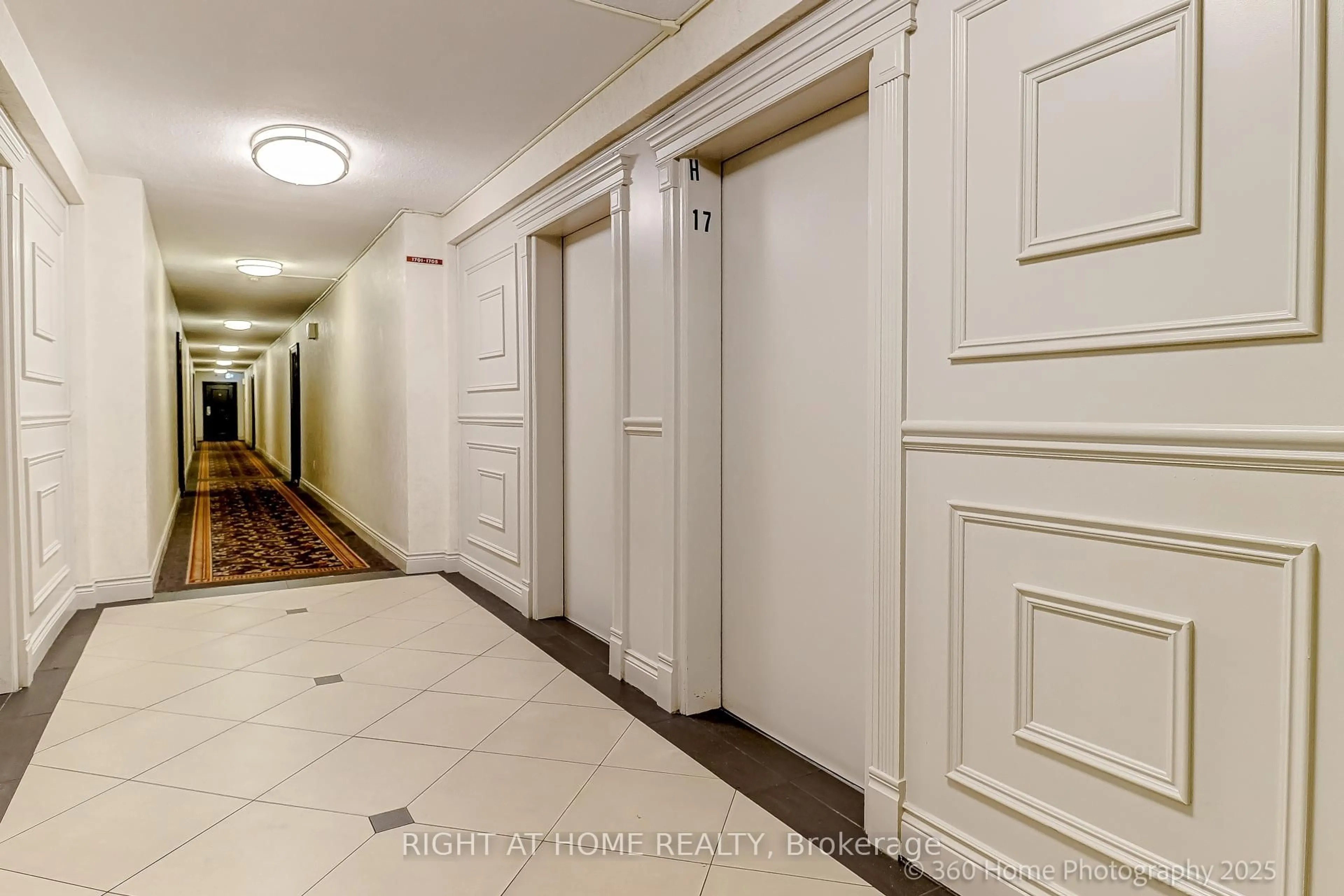 Indoor foyer for 60 PAVANE LINK Way #1709, Toronto Ontario M3C 2Y6
