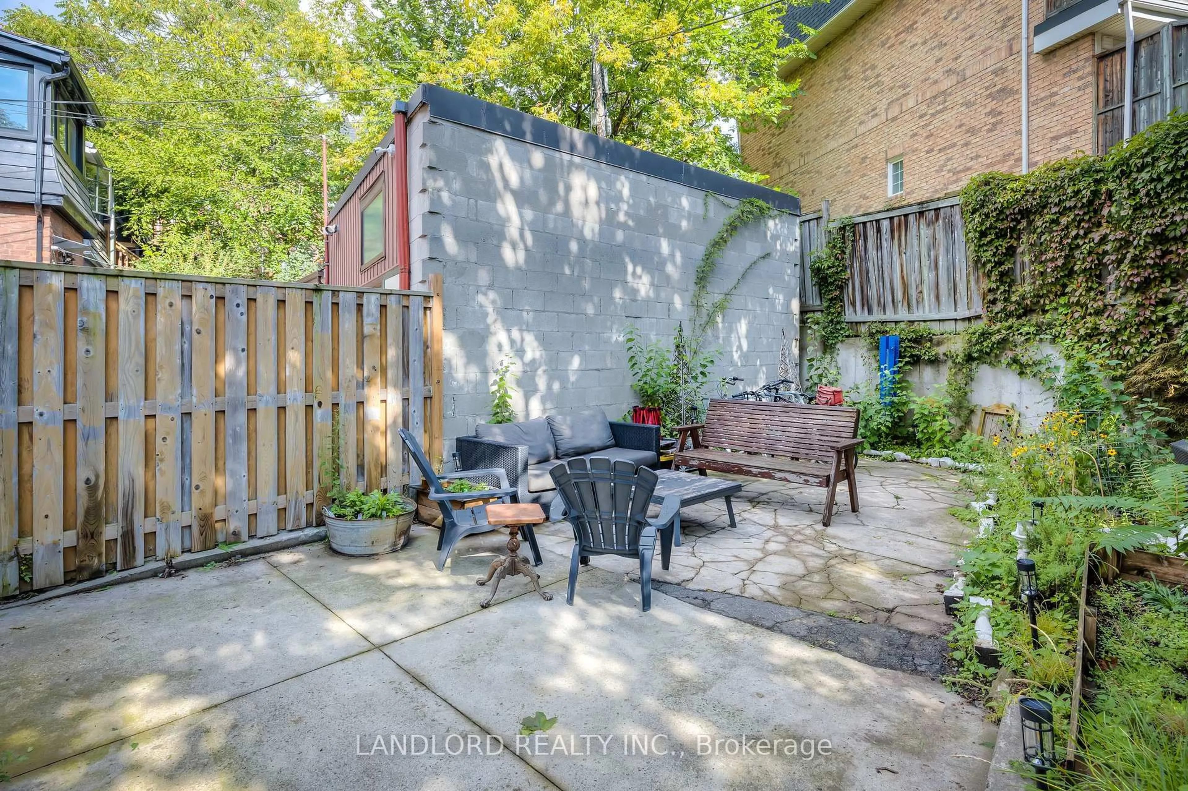 Patio, street for 22 Rusholme Park Cres, Toronto Ontario M6J 2C9