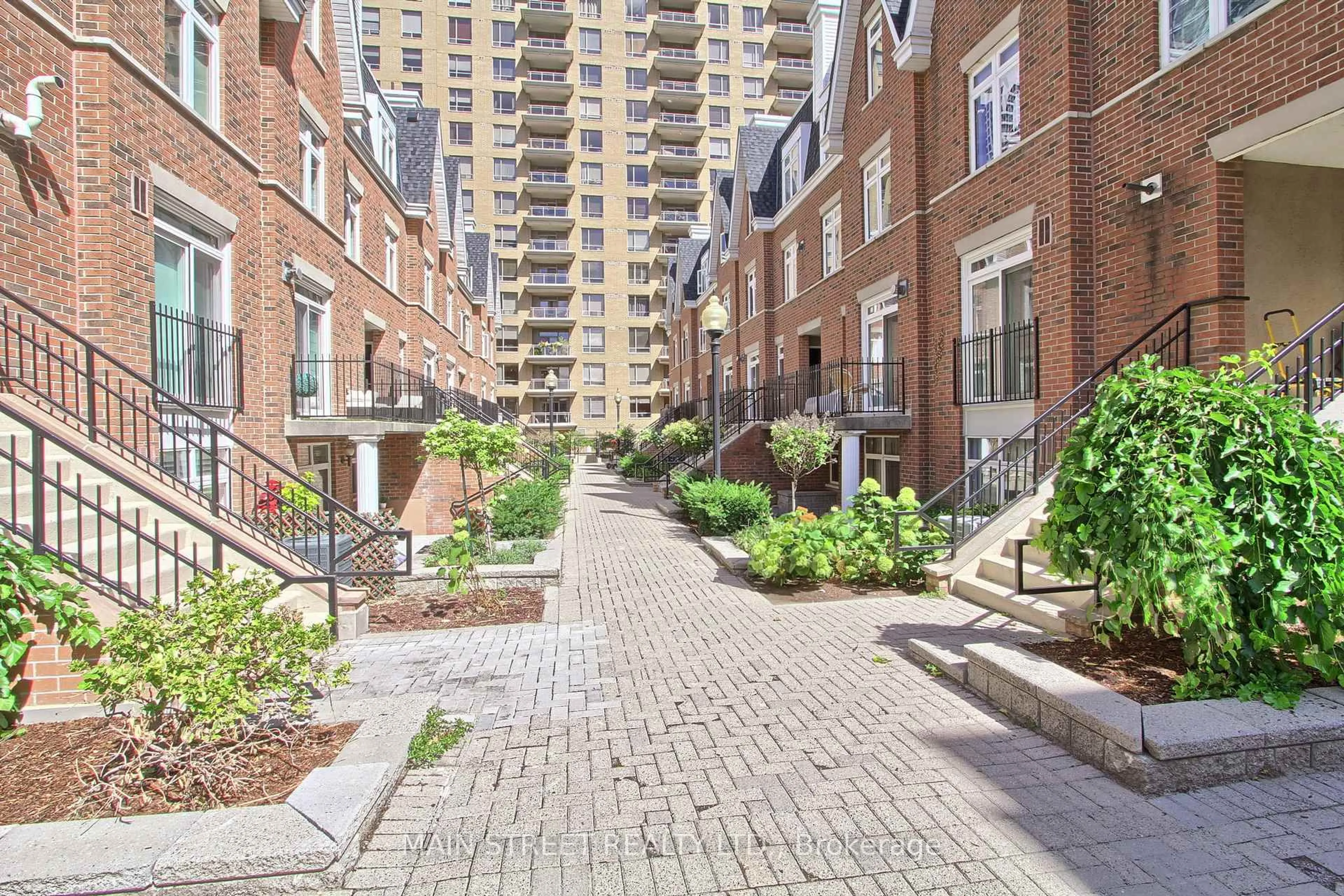 Patio, street for 108 Redpath Ave #25, Toronto Ontario M4S 2J7
