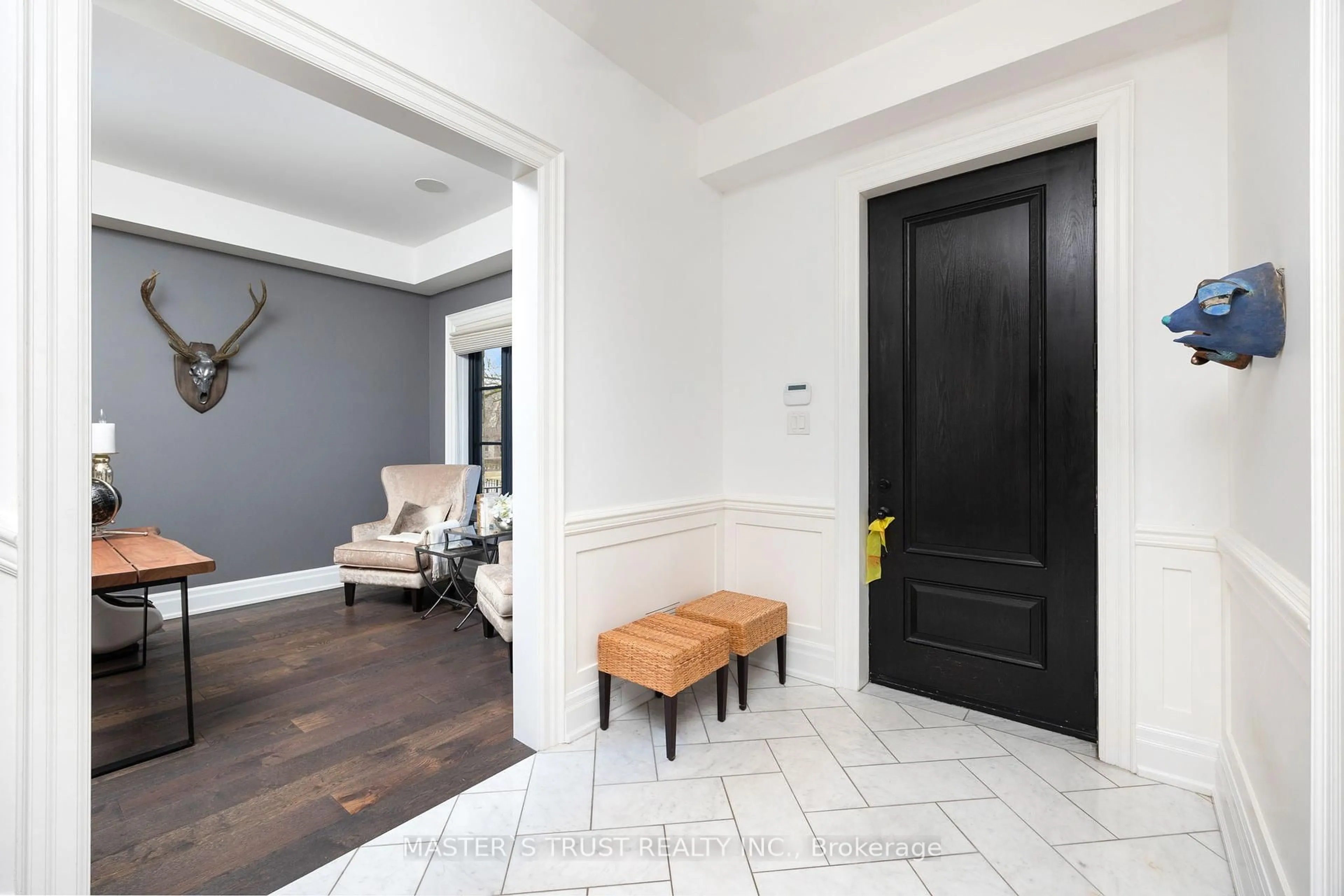 Indoor entryway for 28 Forest Ridge Dr, Toronto Ontario M6B 1H3
