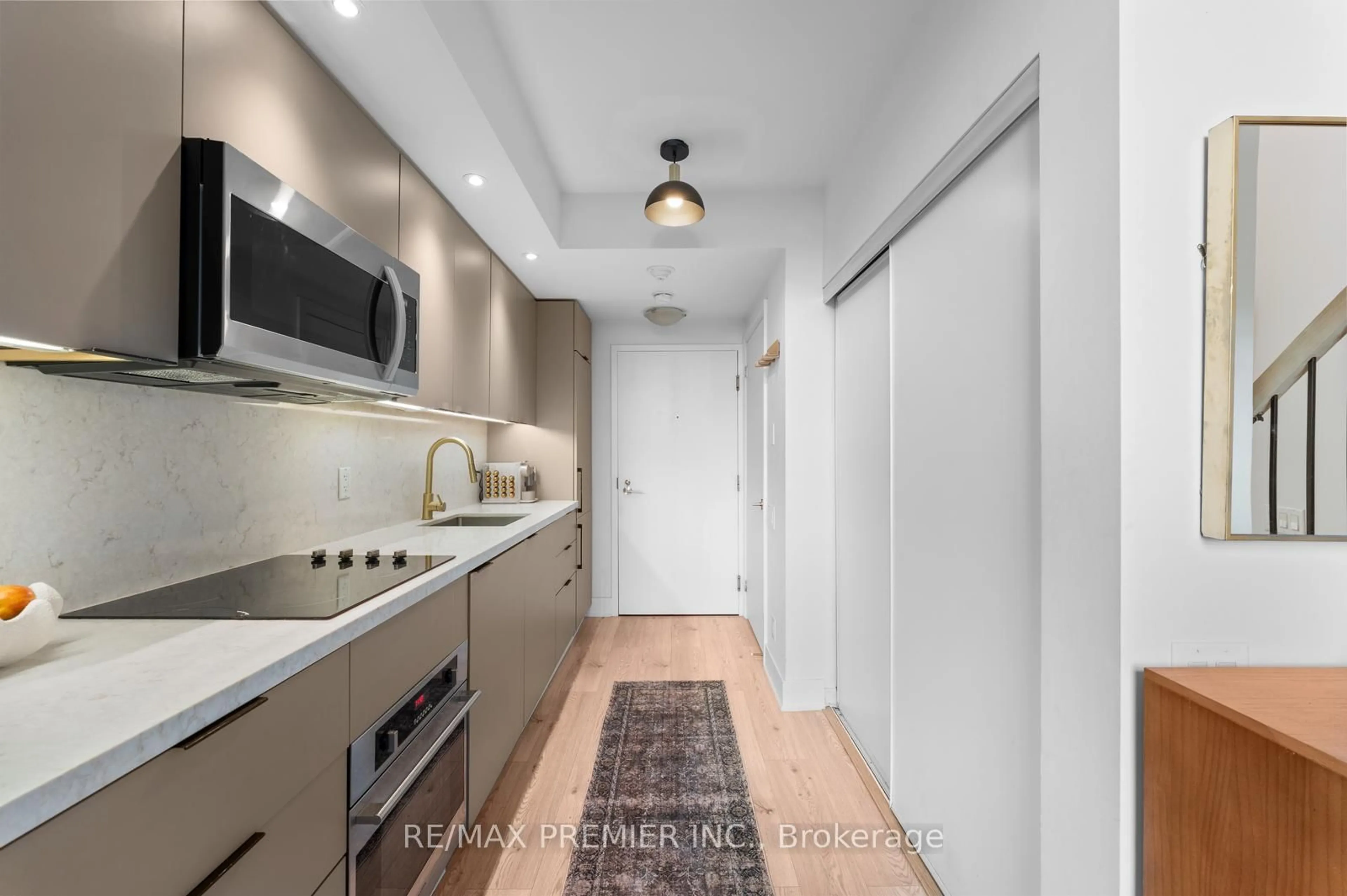 Standard kitchen, unknown for 5 Hanna Ave #301, Toronto Ontario M6K 1W8
