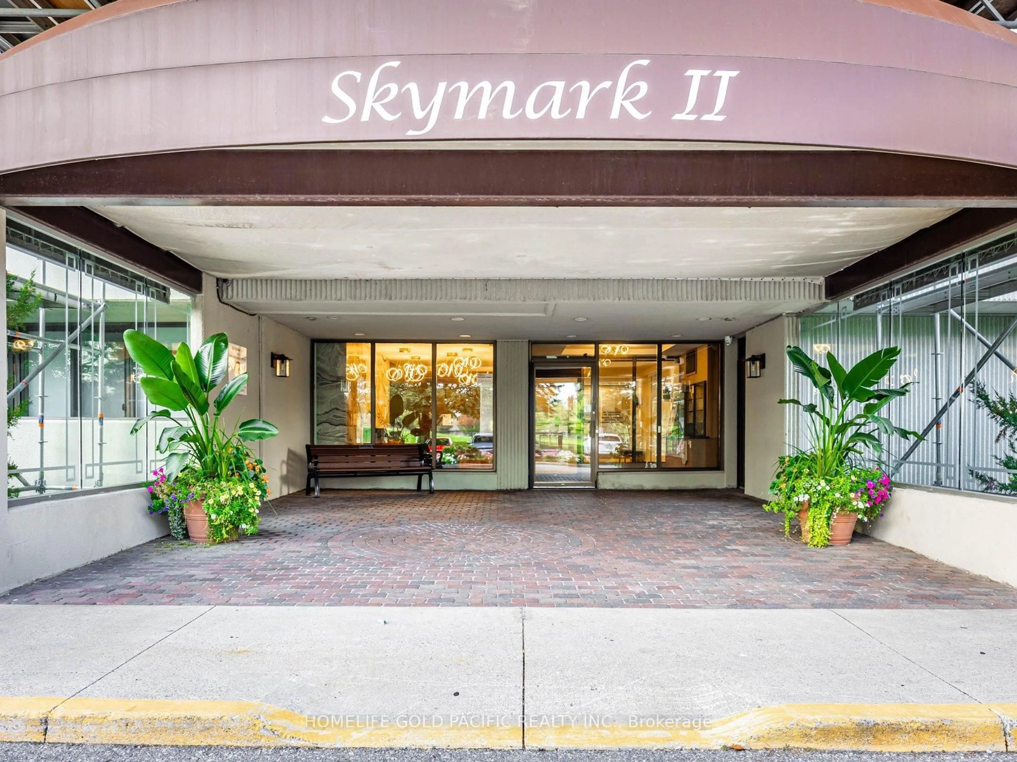 Indoor foyer for 1555 Finch Ave #907, Toronto Ontario M2J 4X9