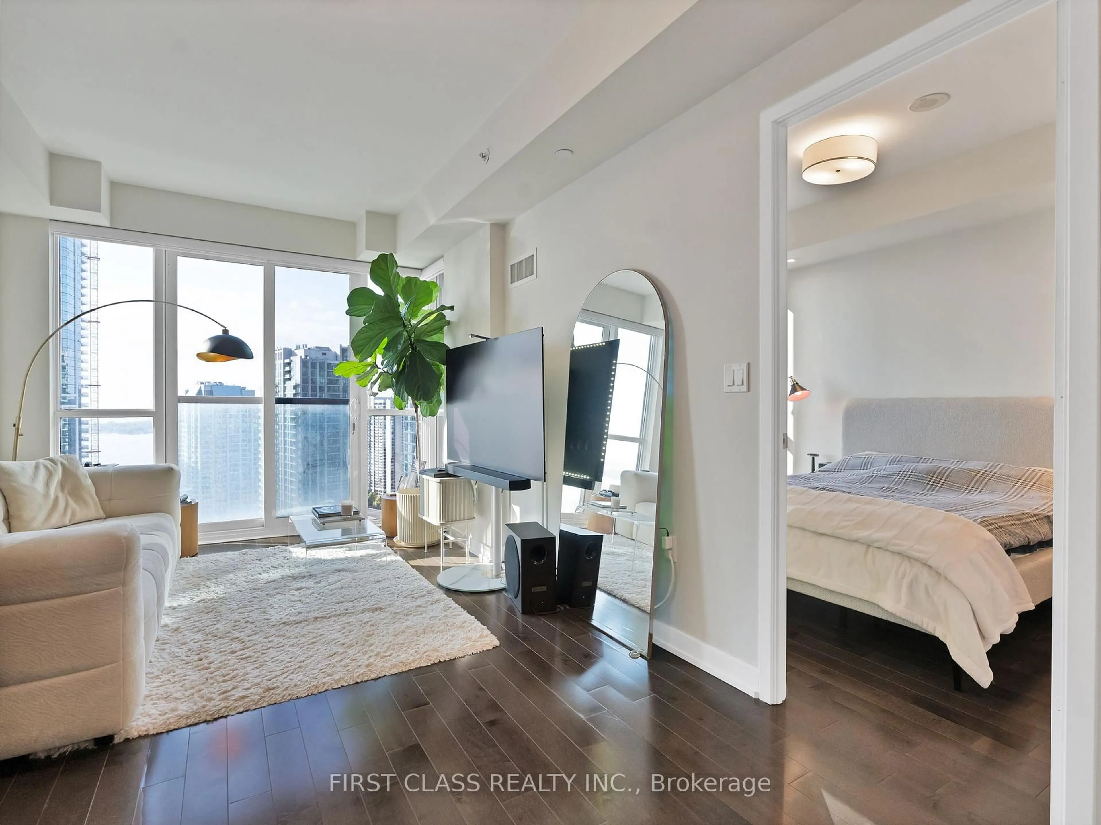 Indoor entryway for 1 The Esplanade Ave #3309, Toronto Ontario M5E 0A8