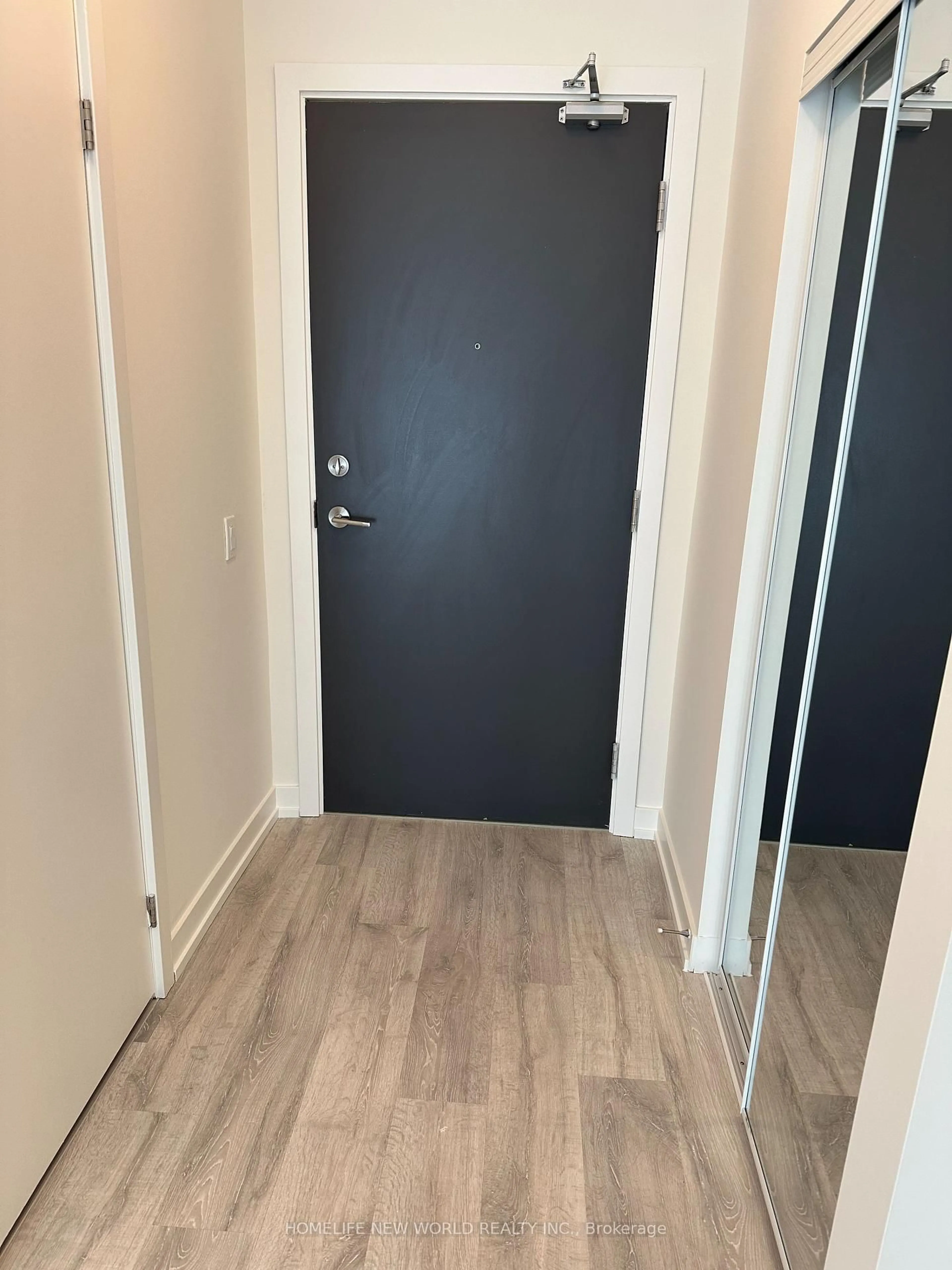 Indoor entryway for 7 Golden Lion Hts #N825, Toronto Ontario M2M 0C1