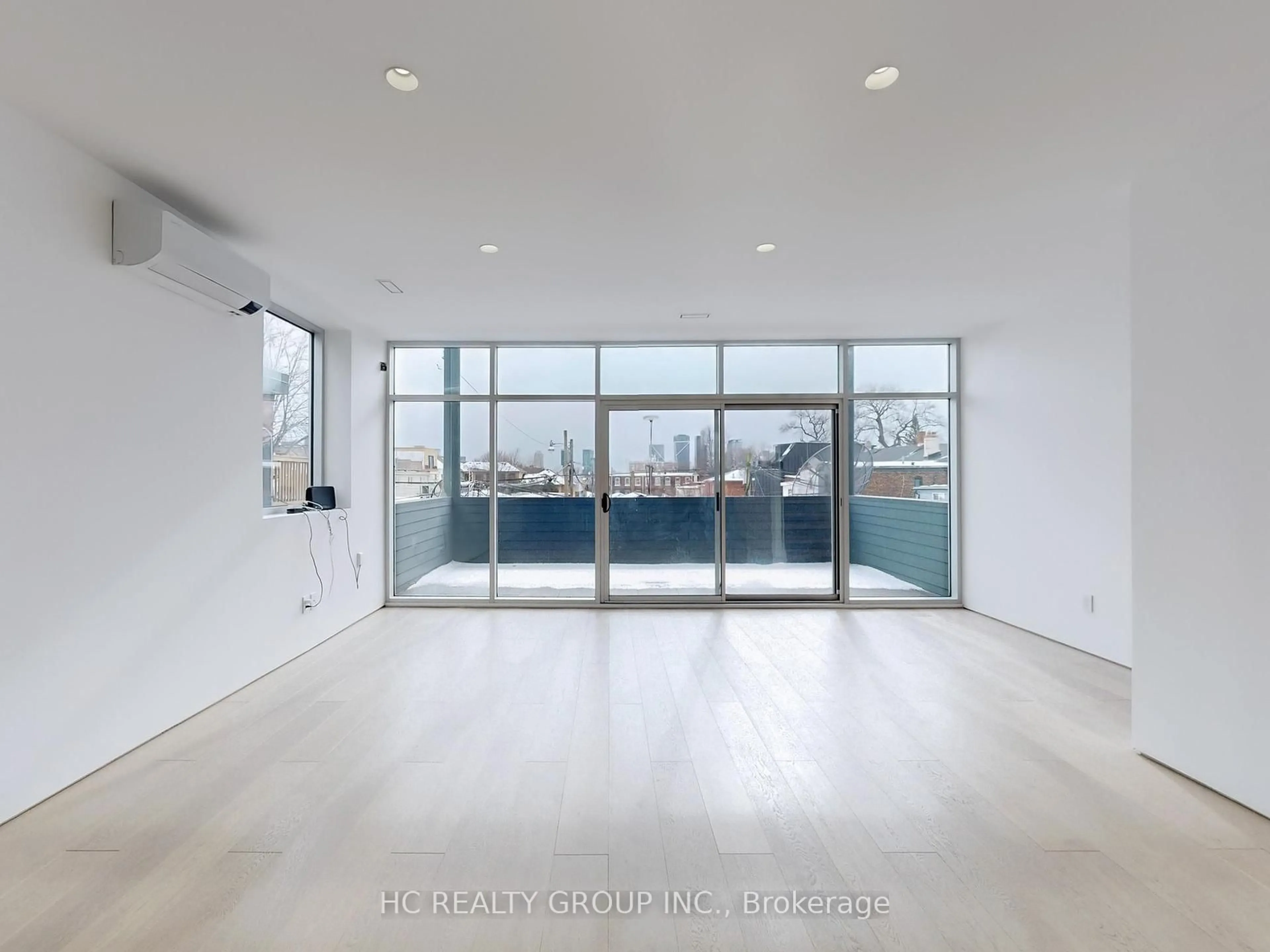 A pic of a room for 899 Dundas St, Toronto Ontario M6J 1V9