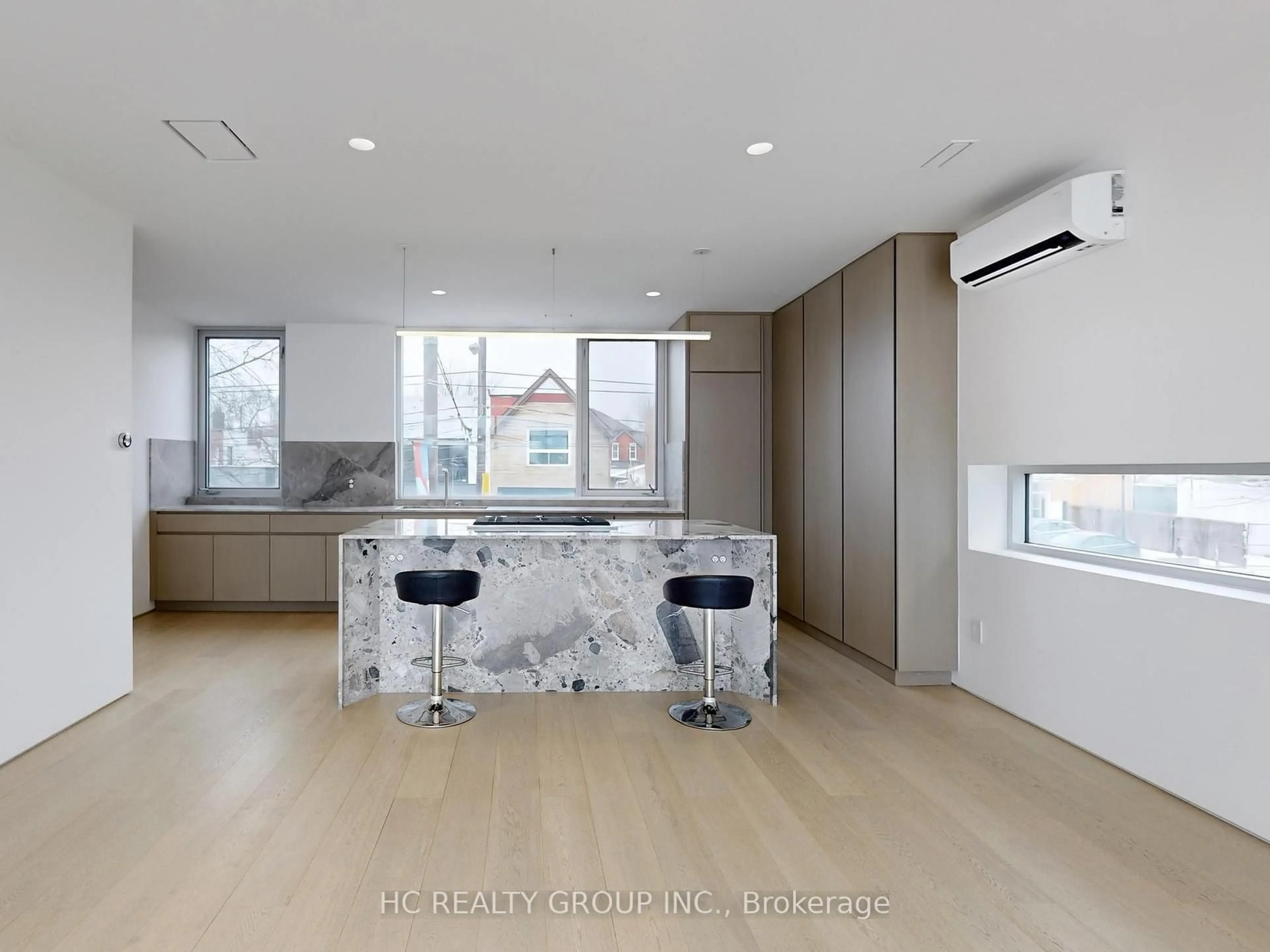 Open concept kitchen, unknown for 899 Dundas St, Toronto Ontario M6J 1V9