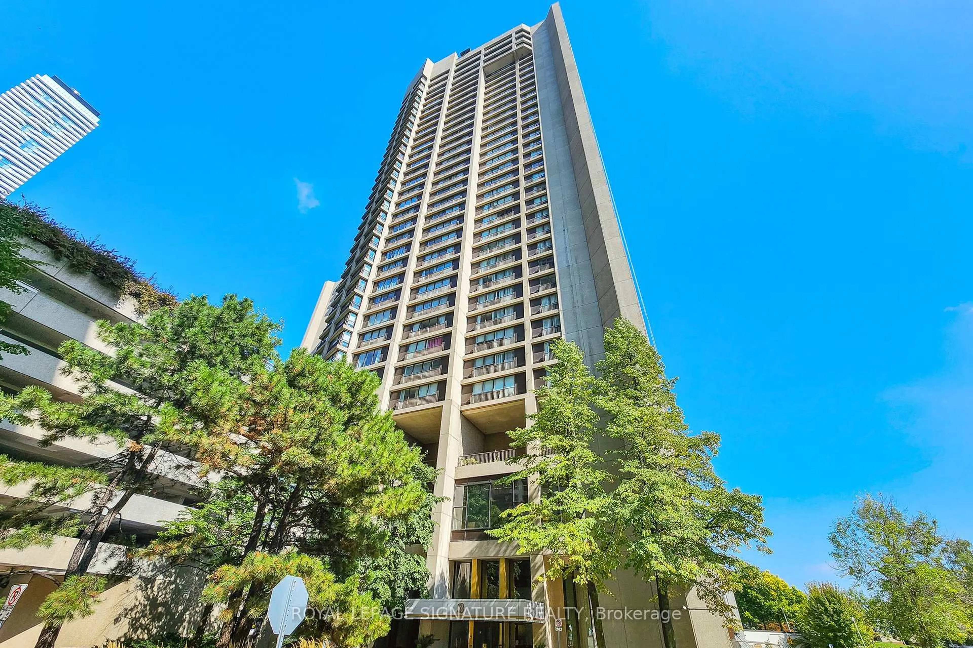 Indoor foyer for 33 Harbour Sq #2816, Toronto Ontario M5J 2G2