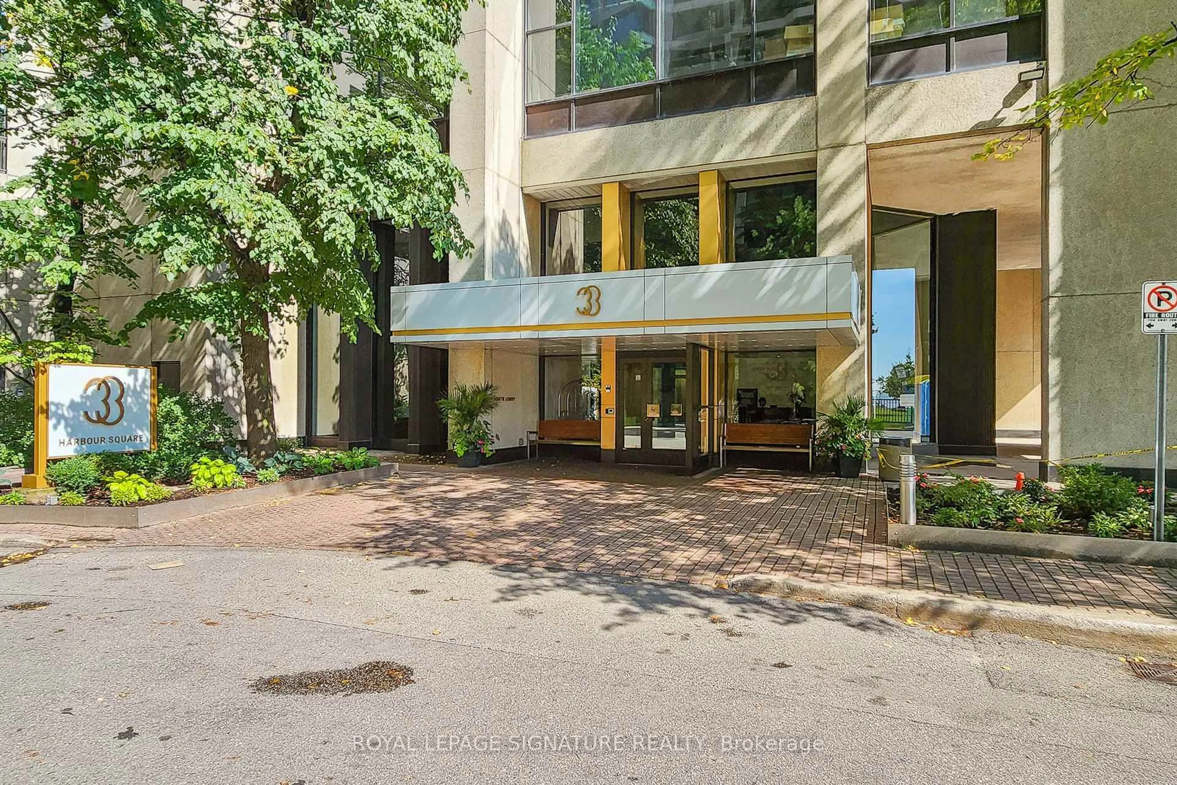 Indoor foyer for 33 Harbour Sq #2816, Toronto Ontario M5J 2G2