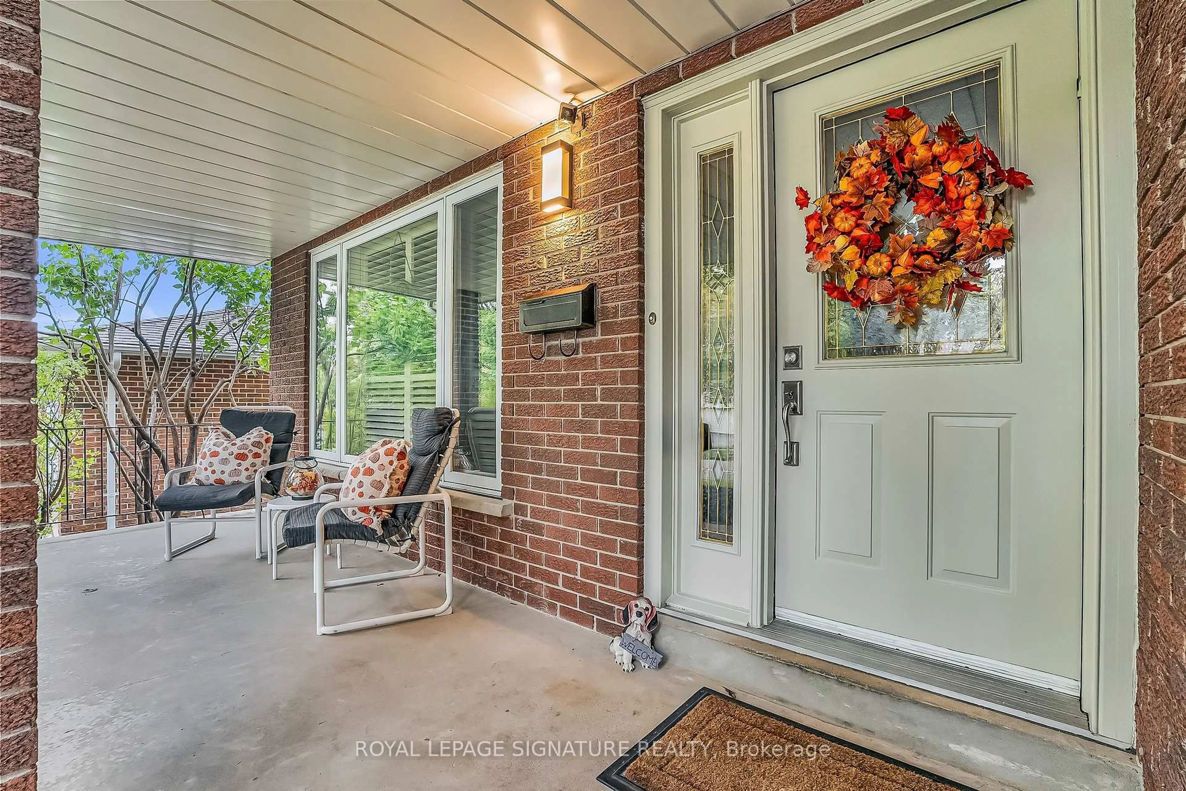 Indoor entryway for 18 Mistflower Rd, Toronto Ontario M2H 3G9