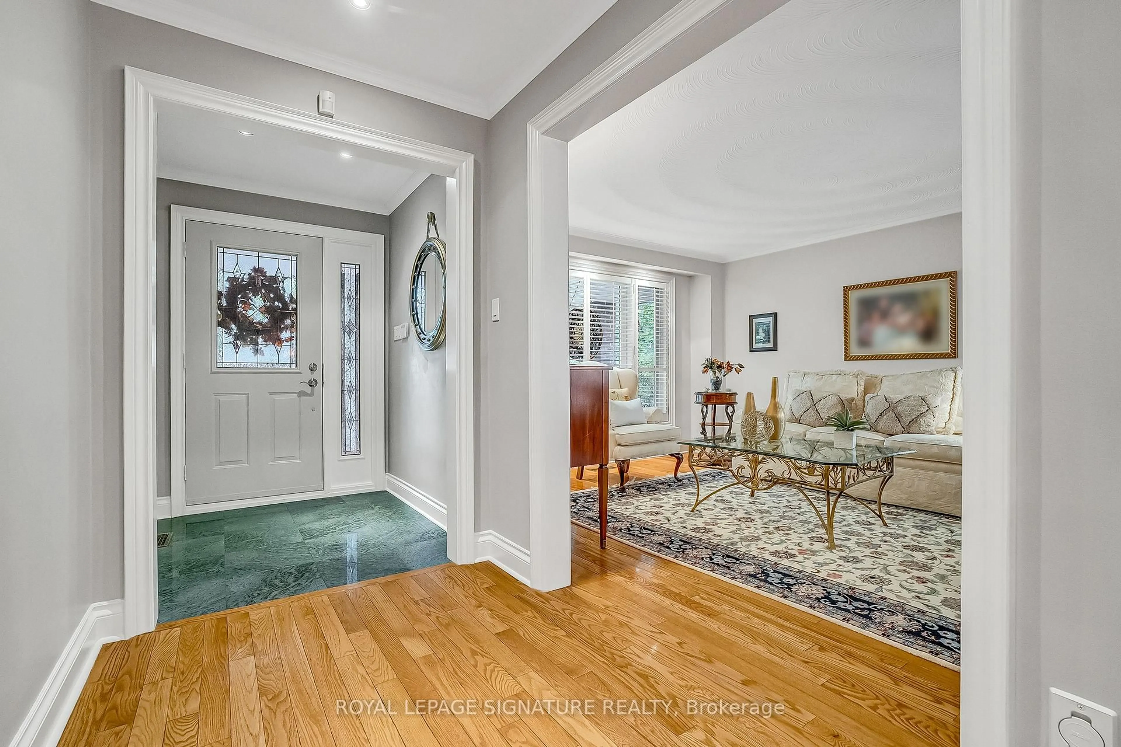 Indoor entryway for 18 Mistflower Rd, Toronto Ontario M2H 3G9