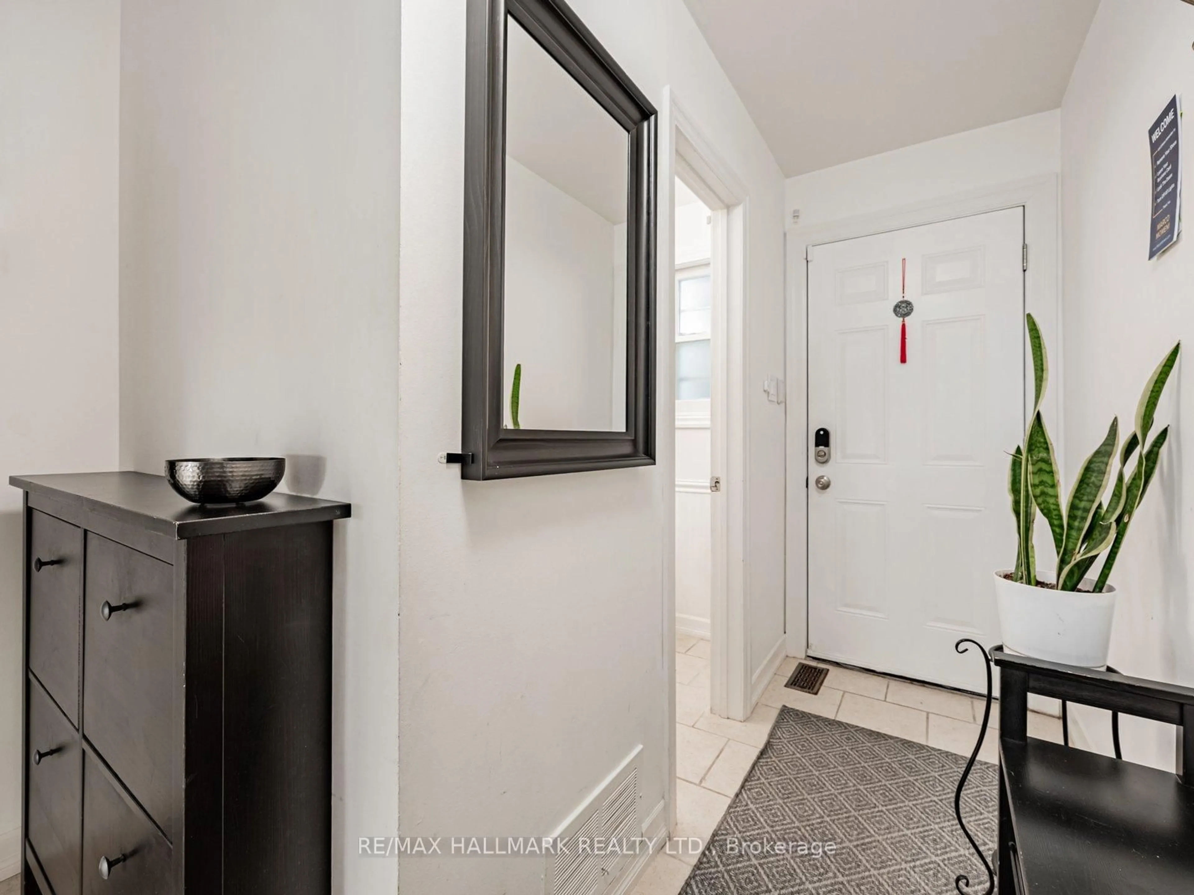 Indoor entryway for 119 Wild Briar Way, Toronto Ontario M2J 2L2