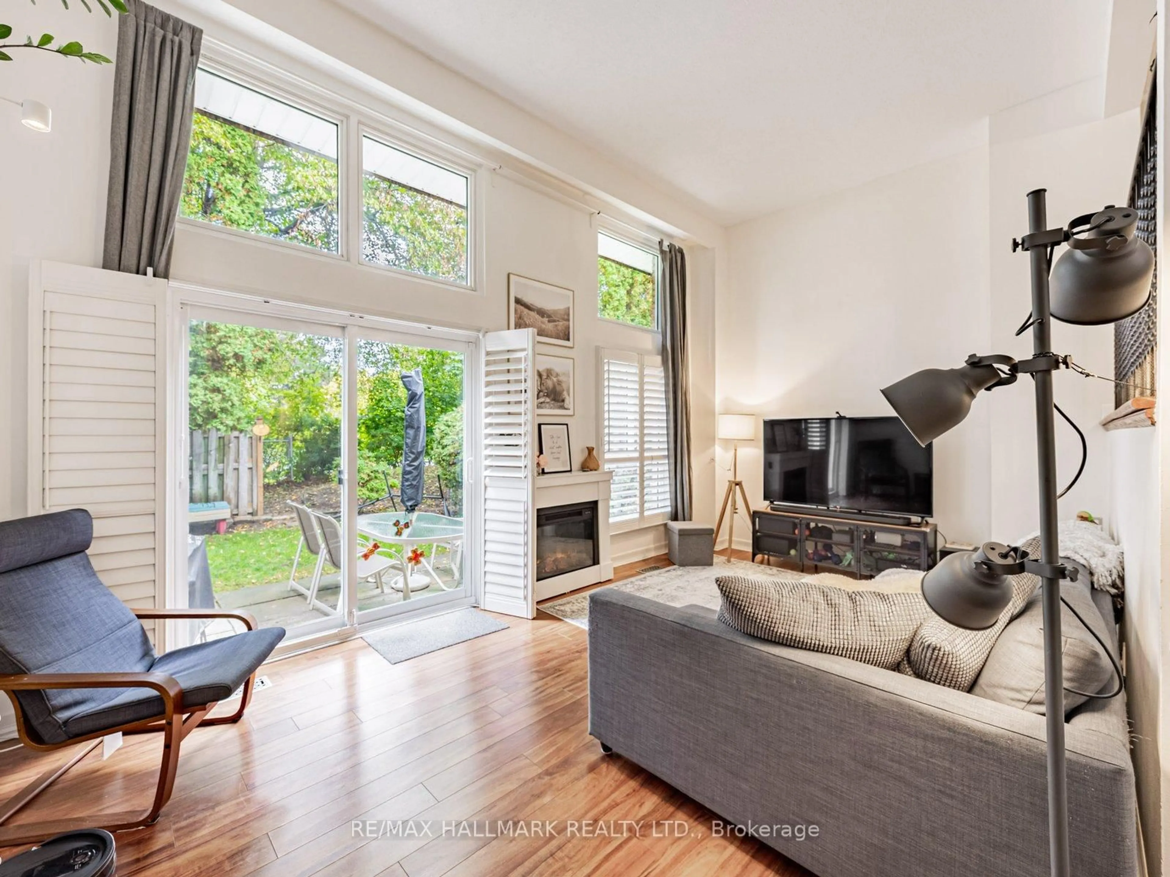 Living room with furniture, unknown for 119 Wild Briar Way, Toronto Ontario M2J 2L2