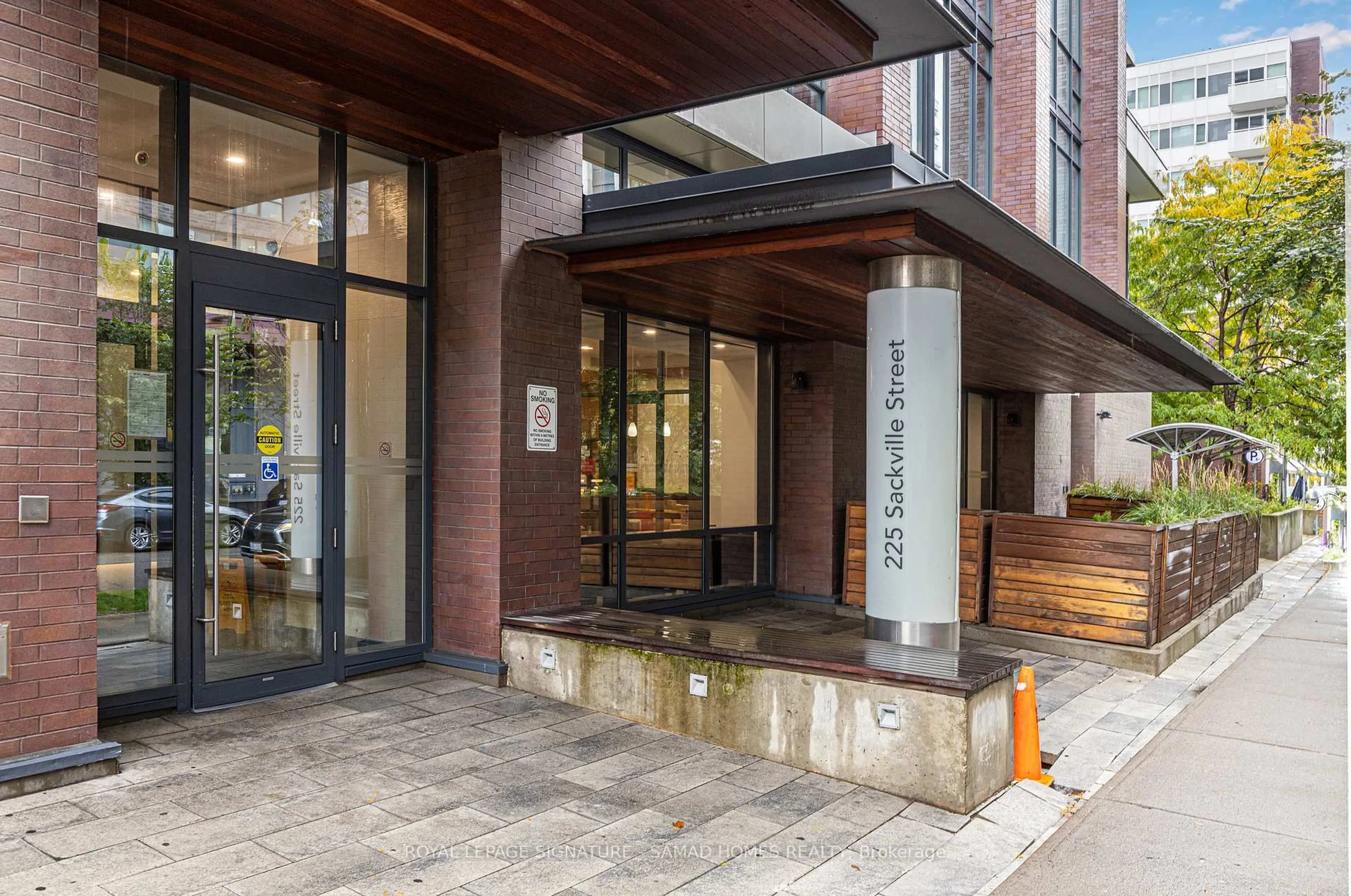 Indoor foyer for 225 Sackville St #2401, Toronto Ontario M5A 0B9