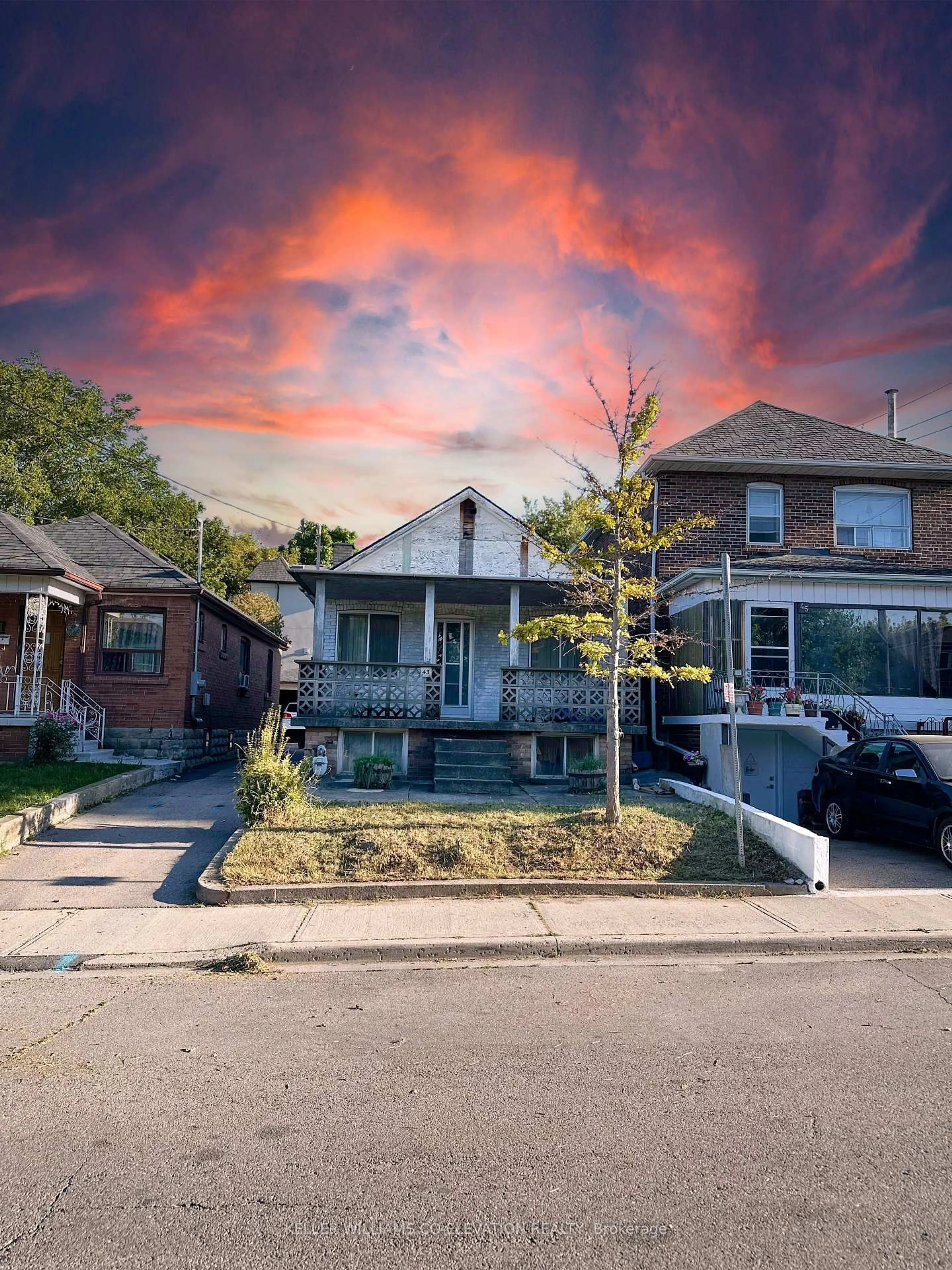 A pic from outside/outdoor area/front of a property/back of a property/a pic from drone, street for 43 Belvidere Ave, Toronto Ontario M6C 1P7