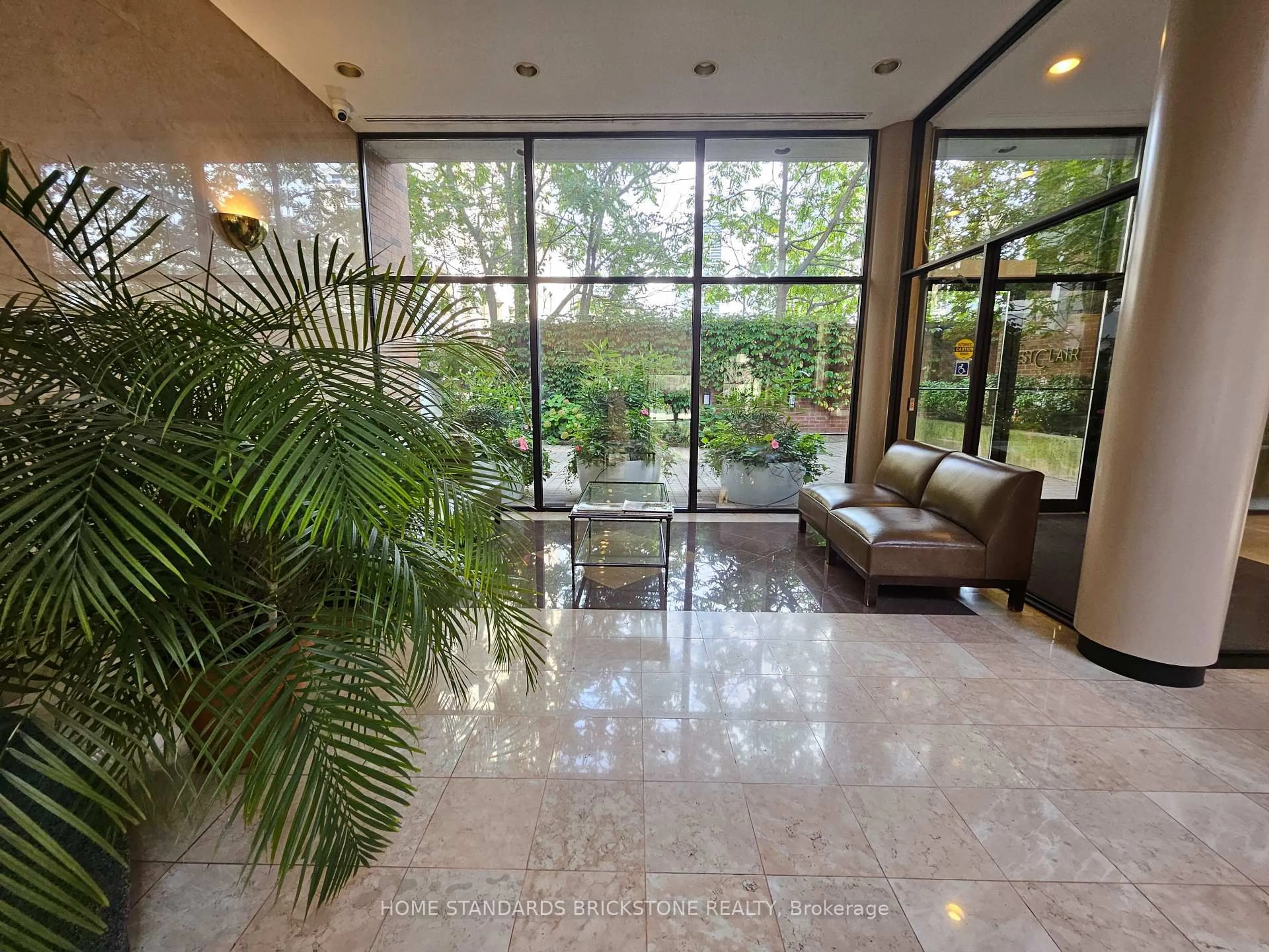 Indoor foyer for 47 St Clair Ave #803, Toronto Ontario M4V 3A5