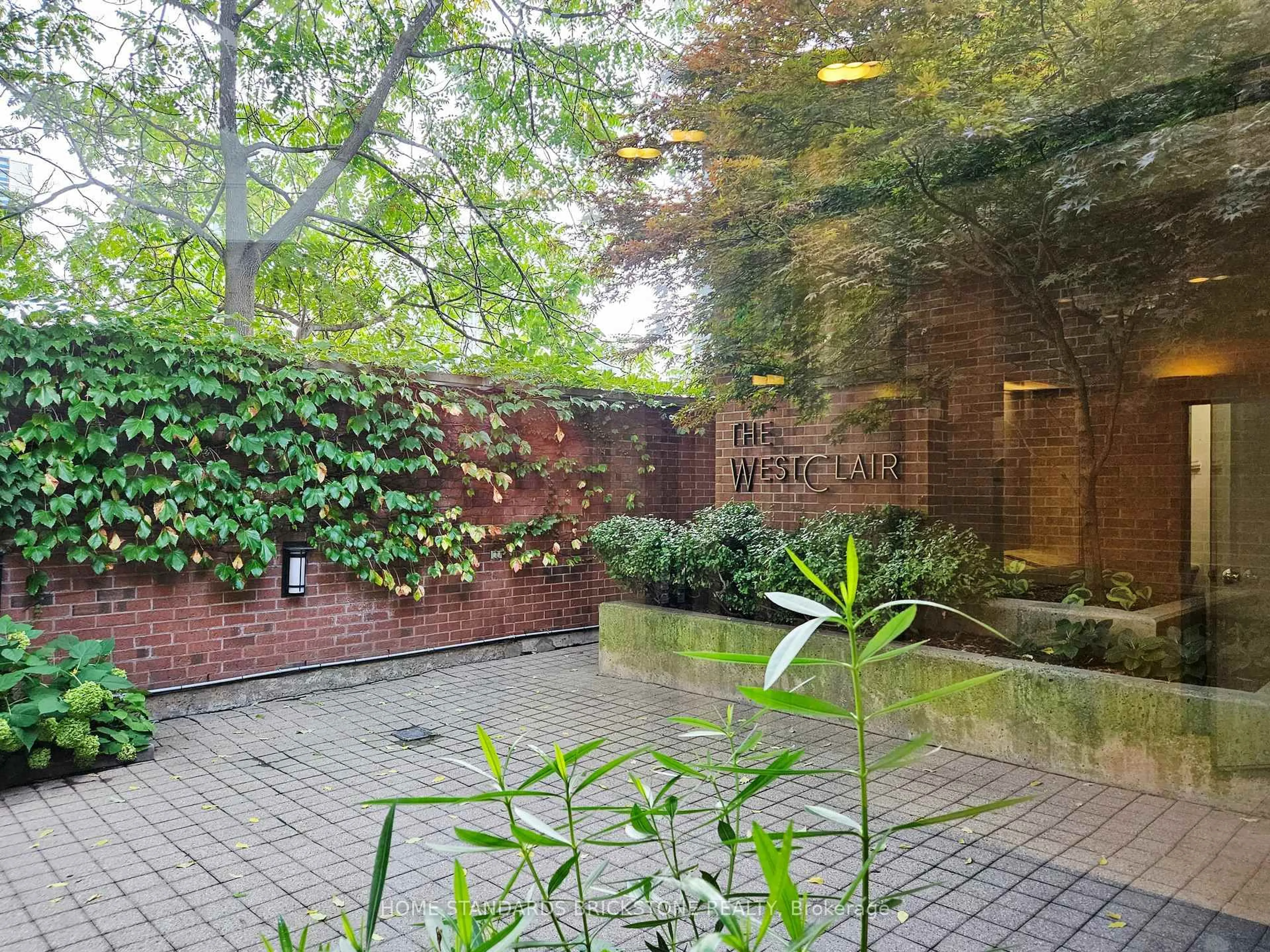 Patio, street for 47 St Clair Ave #803, Toronto Ontario M4V 3A5