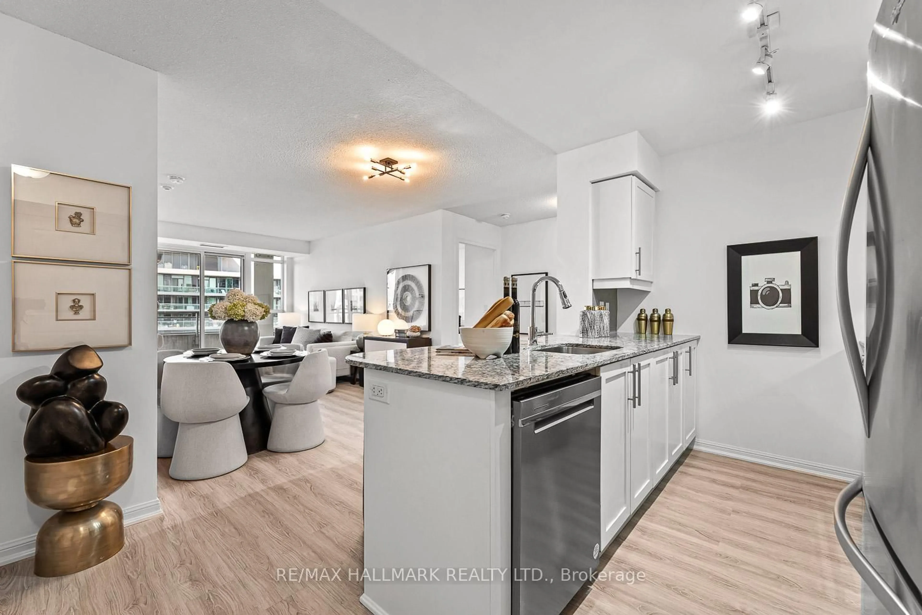 Open concept kitchen, ceramic/tile floor for 35 Bastion St #1910, Toronto Ontario M5V 0C2