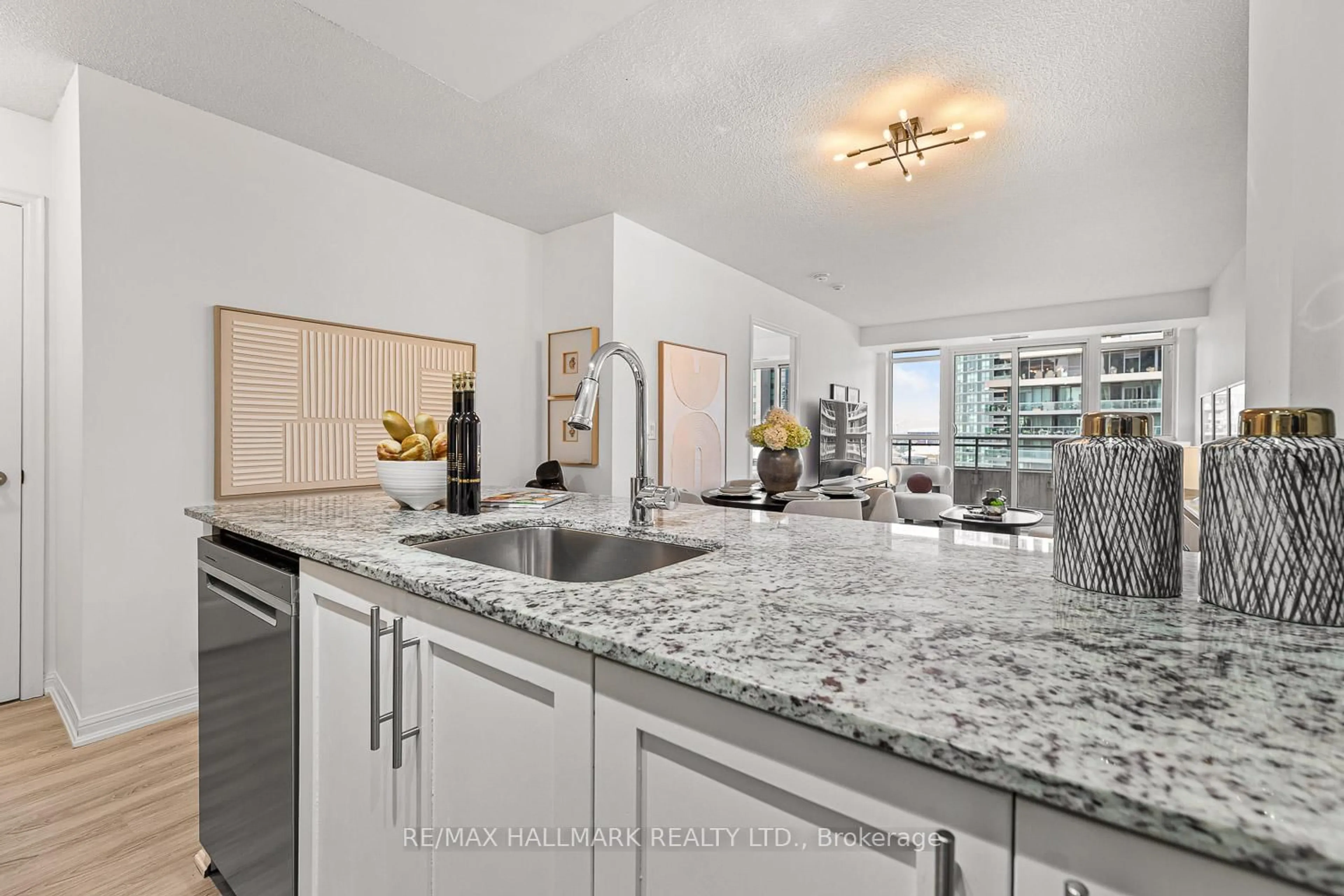 Open concept kitchen, ceramic/tile floor for 35 Bastion St #1910, Toronto Ontario M5V 0C2