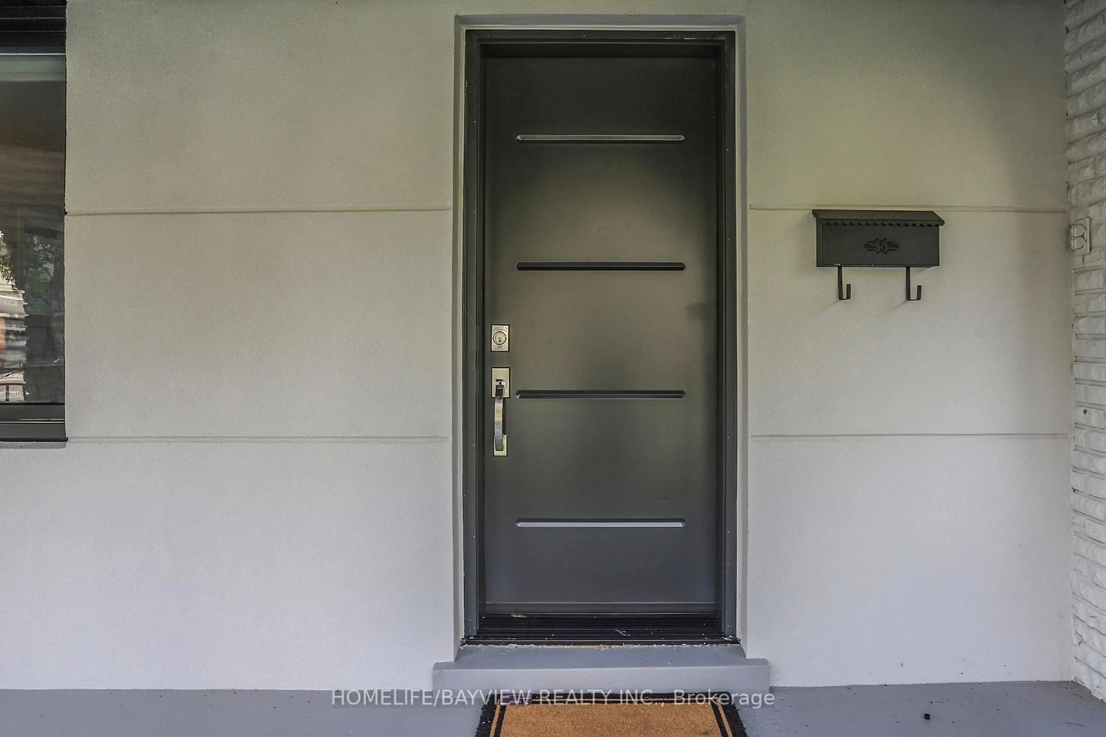 Indoor entryway for 313 Churchill Ave, Toronto Ontario M2R 1E6