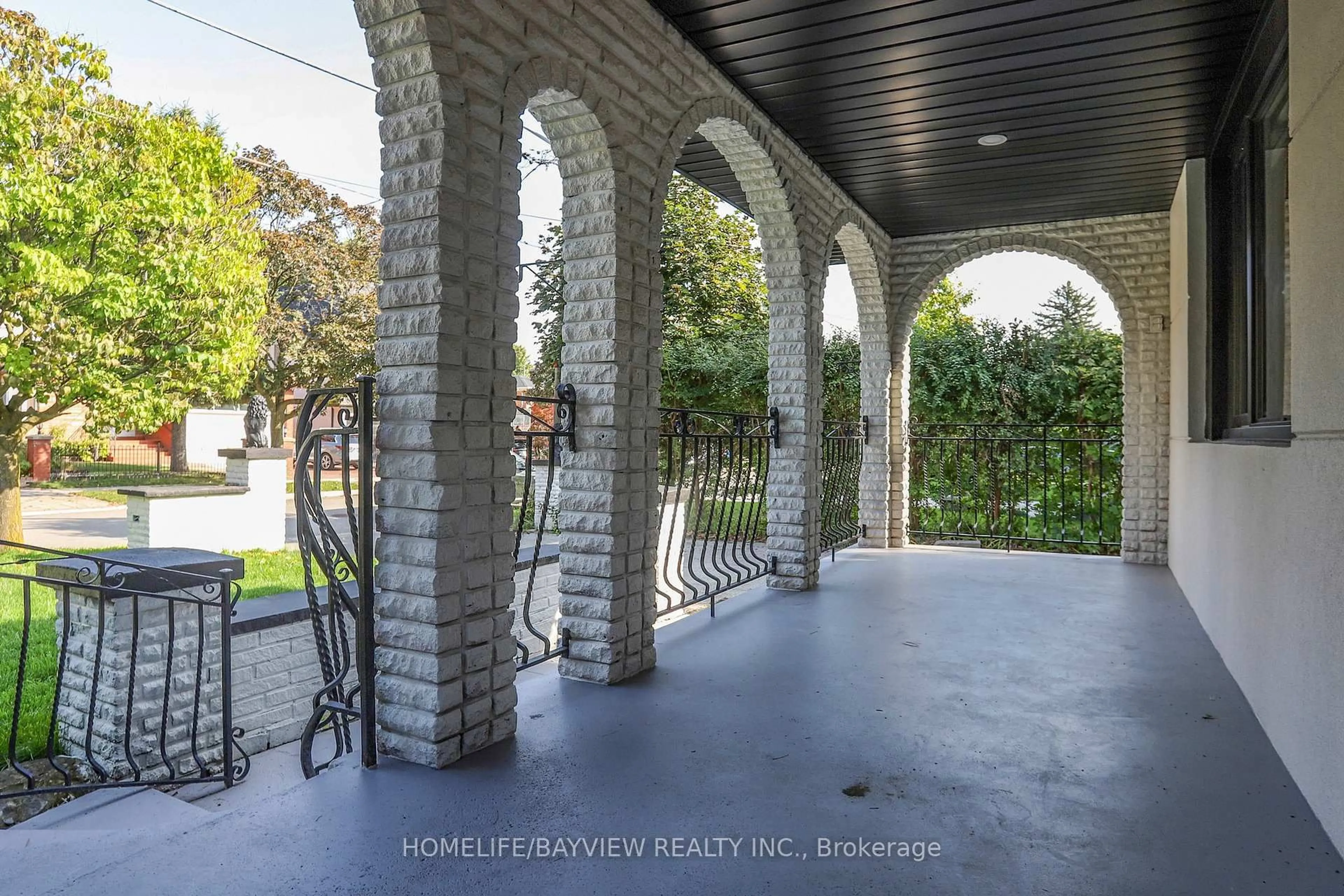 Patio, street for 313 Churchill Ave, Toronto Ontario M2R 1E6