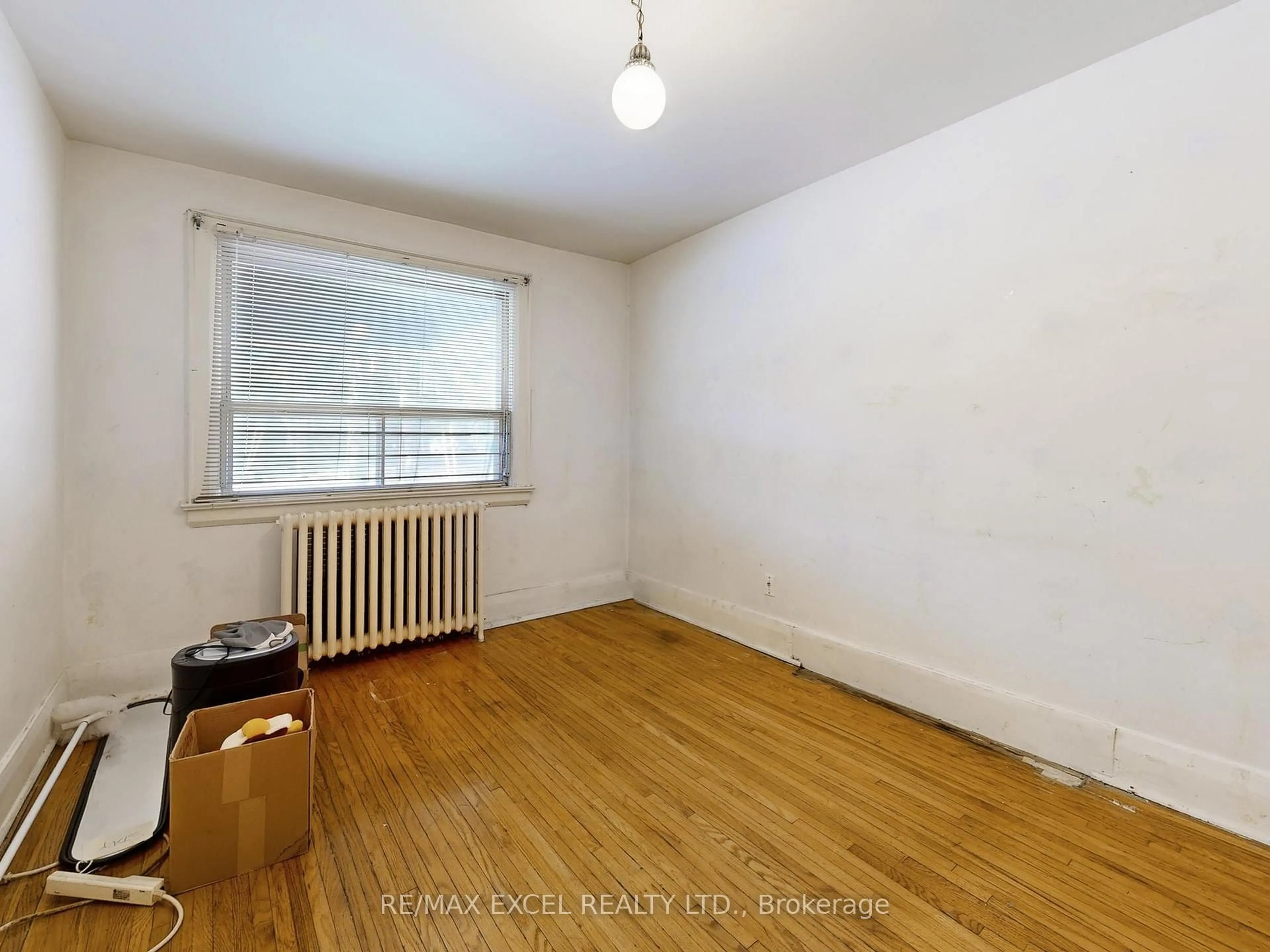 A pic of a room for 449 Christie St, Toronto Ontario M6G 3C7