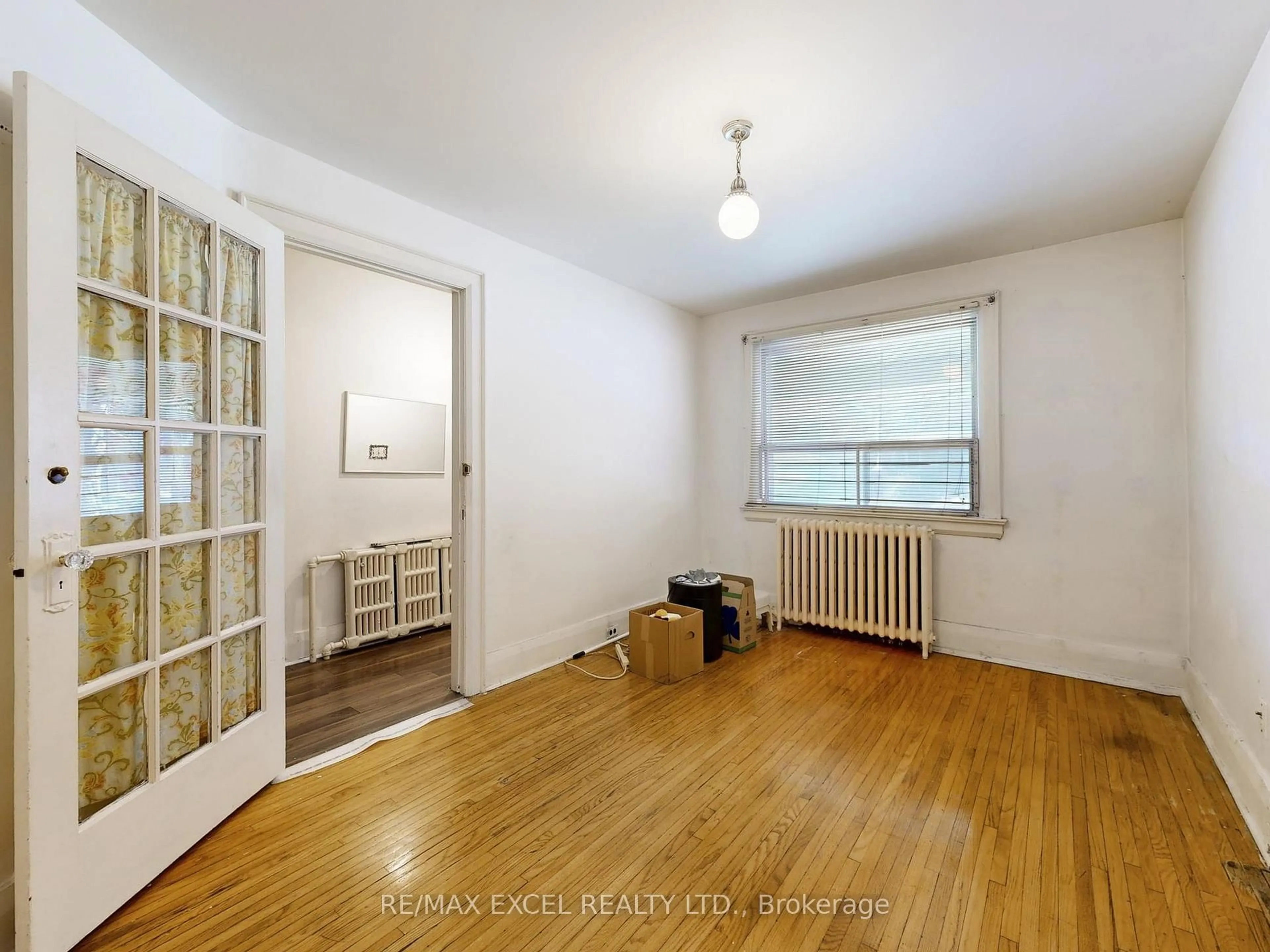 A pic of a room for 449 Christie St, Toronto Ontario M6G 3C7