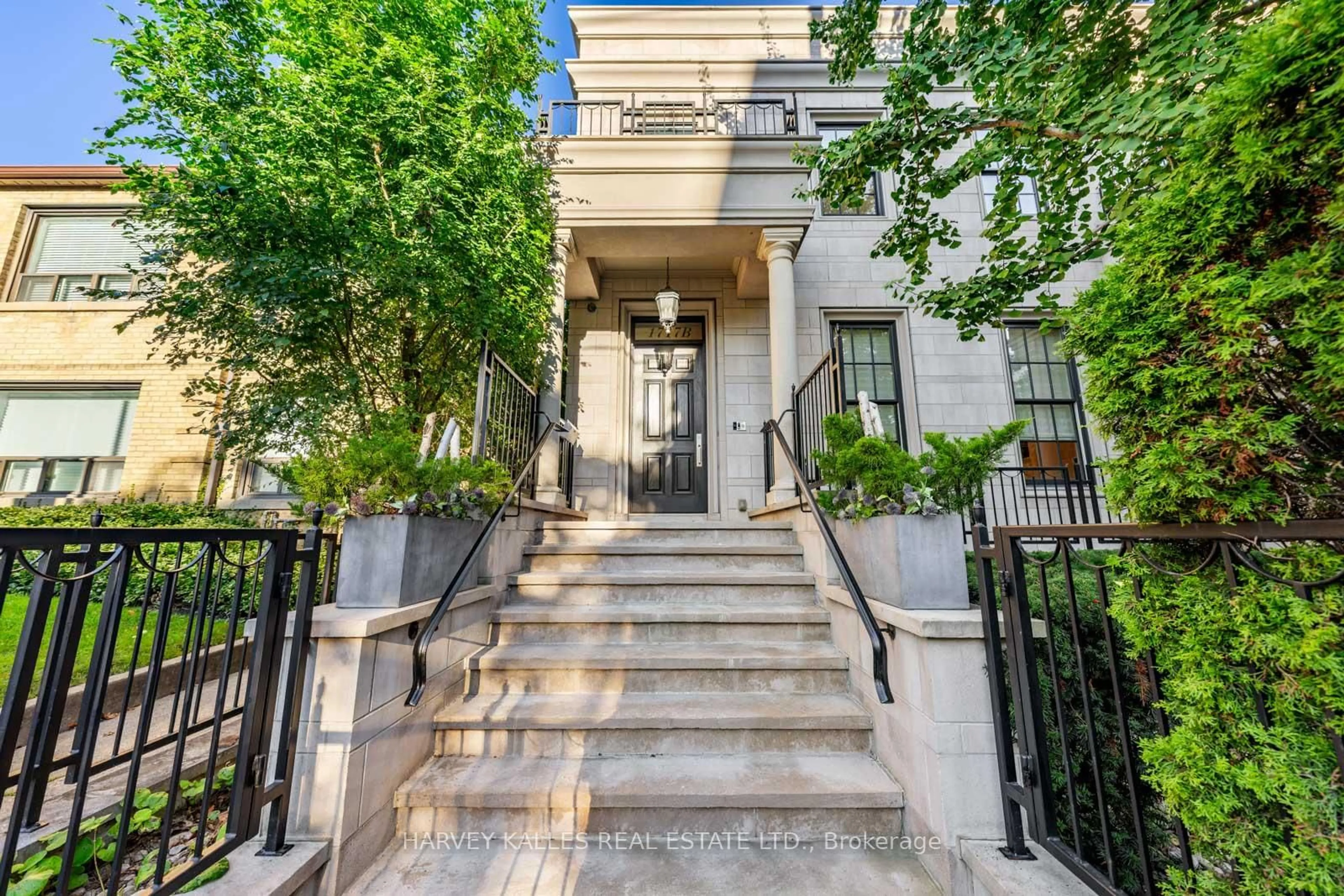 Unknown for 1717B Bathurst St, Toronto Ontario M5P 3K4