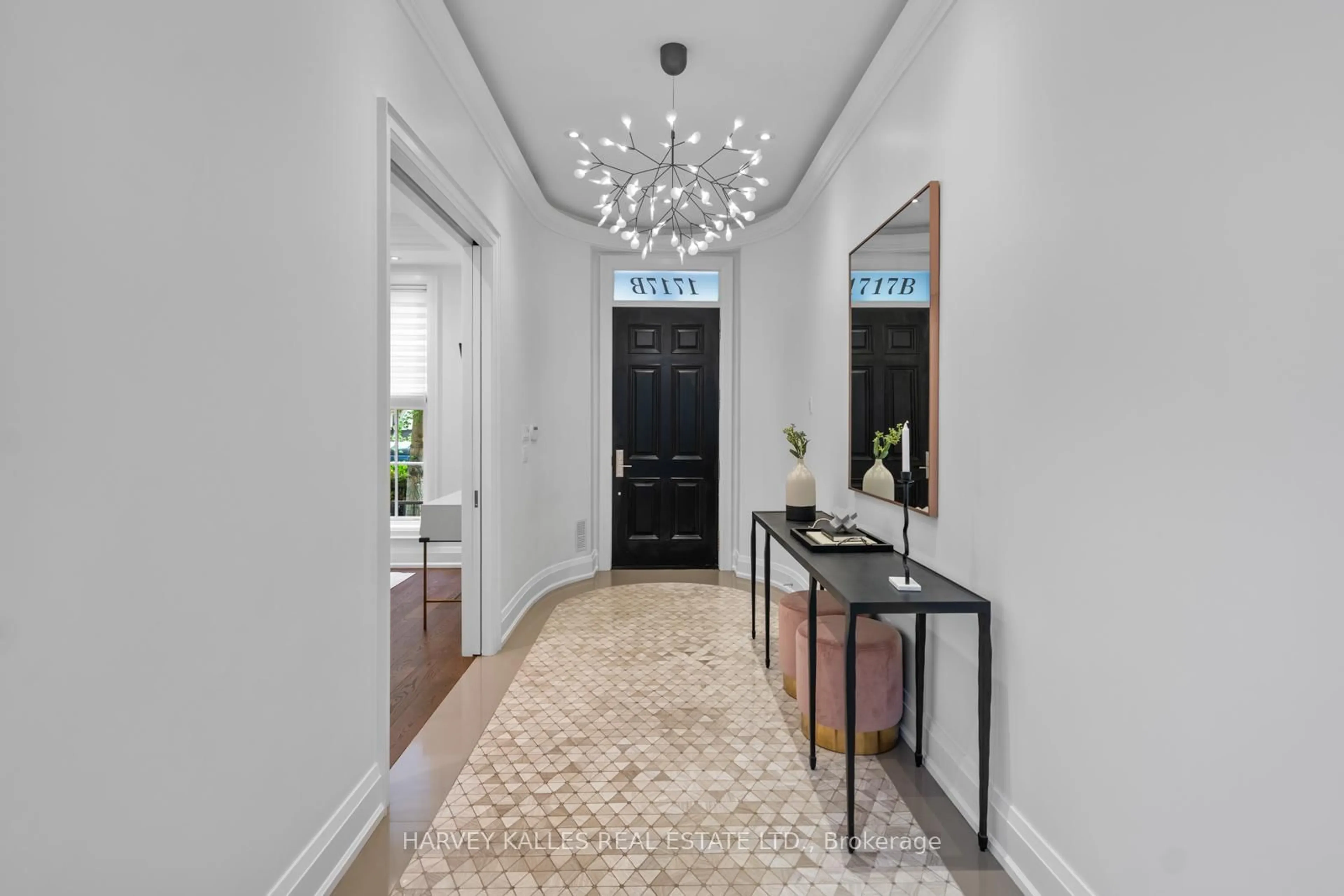 Indoor entryway for 1717B Bathurst St, Toronto Ontario M5P 3K4