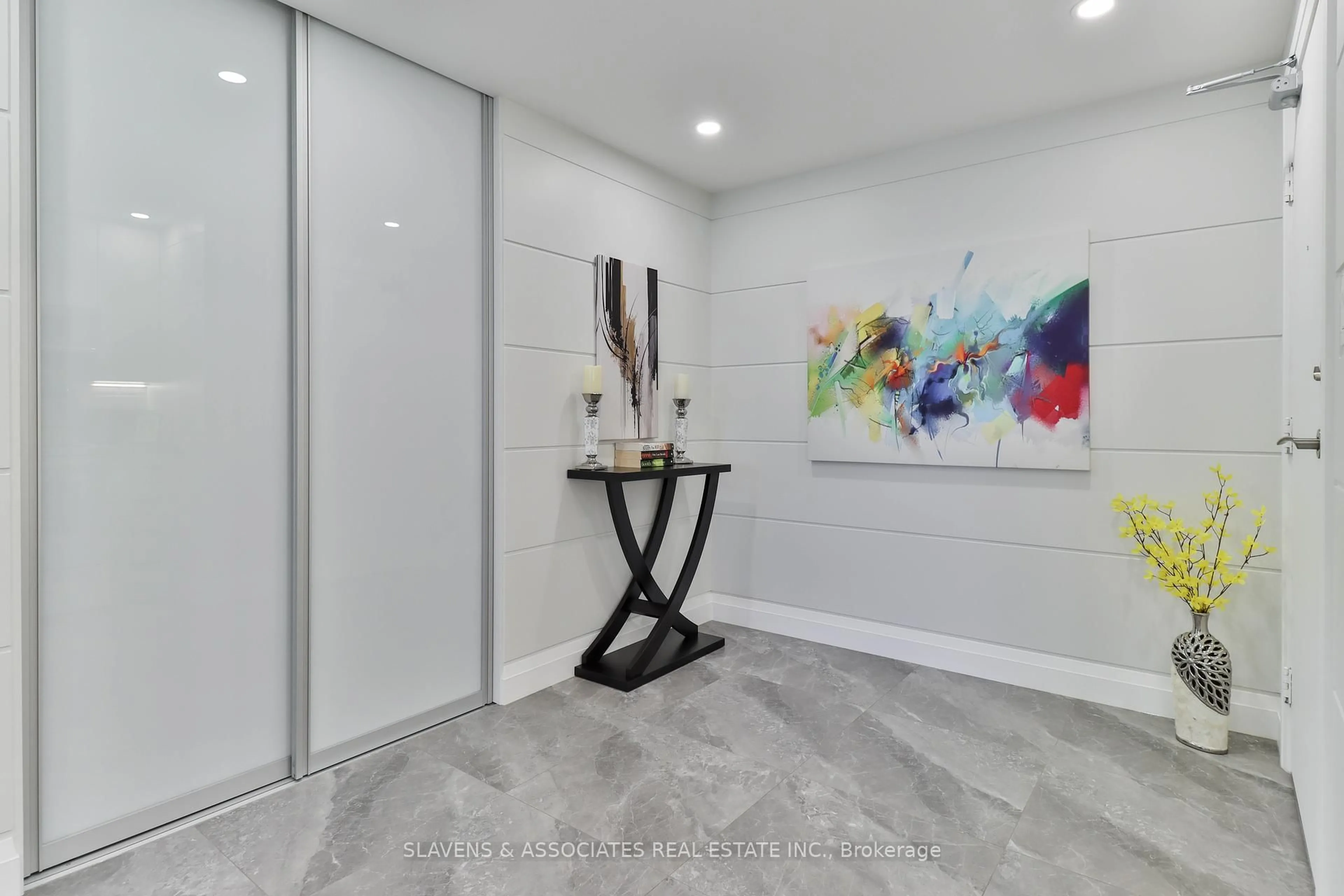 Indoor entryway for 3300 Don Mills Rd #403, Toronto Ontario M2J 4X7