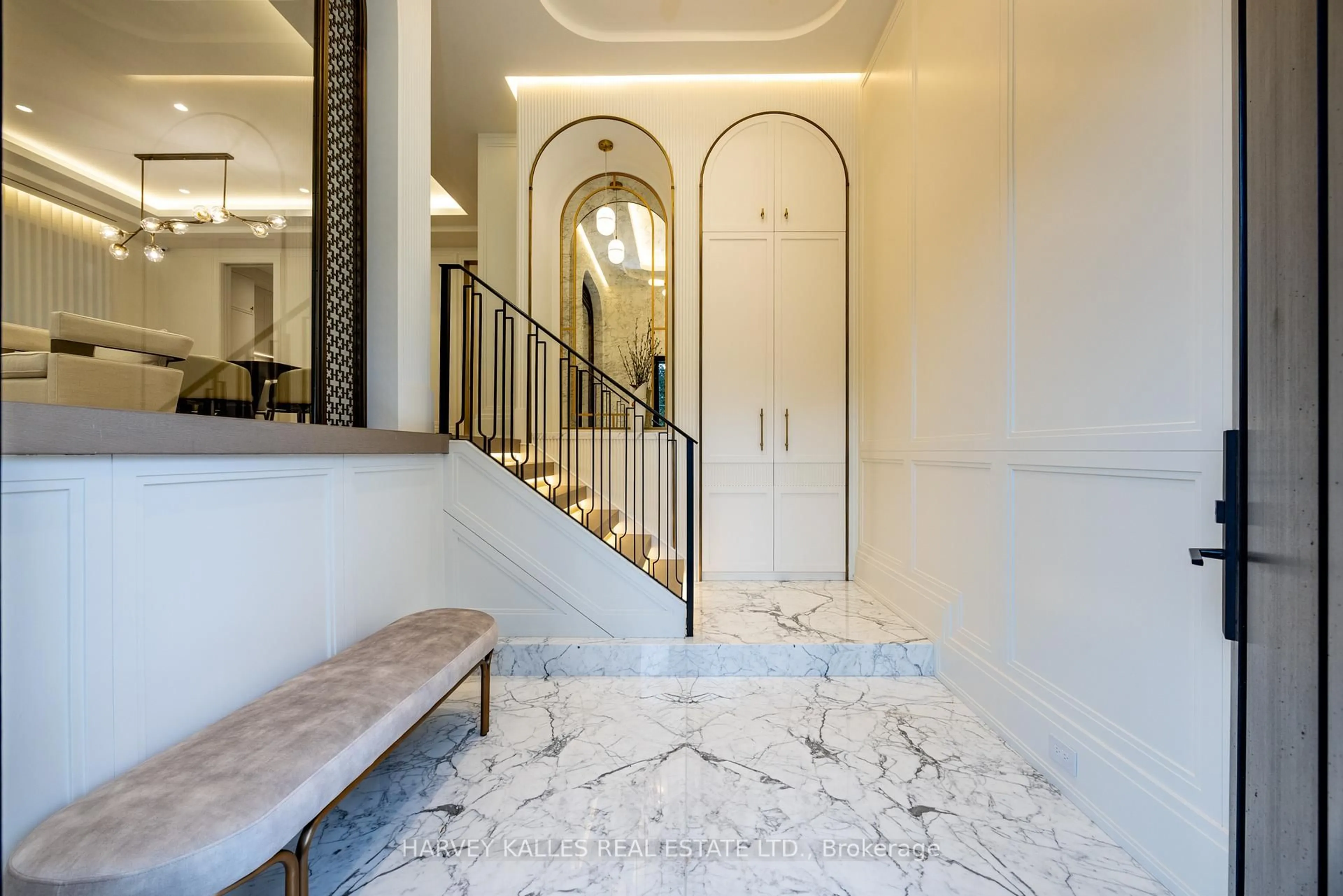 Indoor foyer for 508 St Germain Ave, Toronto Ontario M5M 1X2