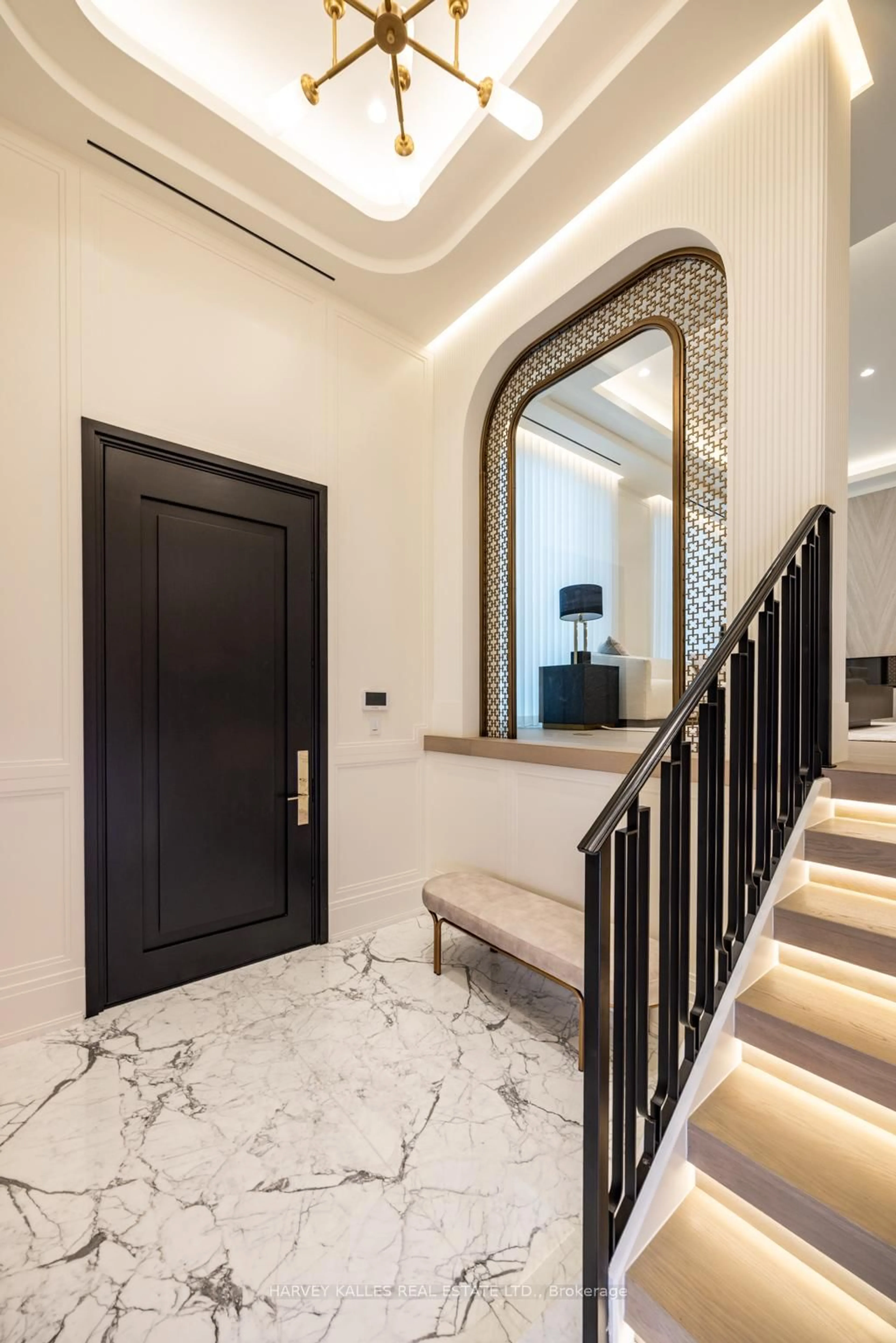 Indoor foyer for 508 St Germain Ave, Toronto Ontario M5M 1X2