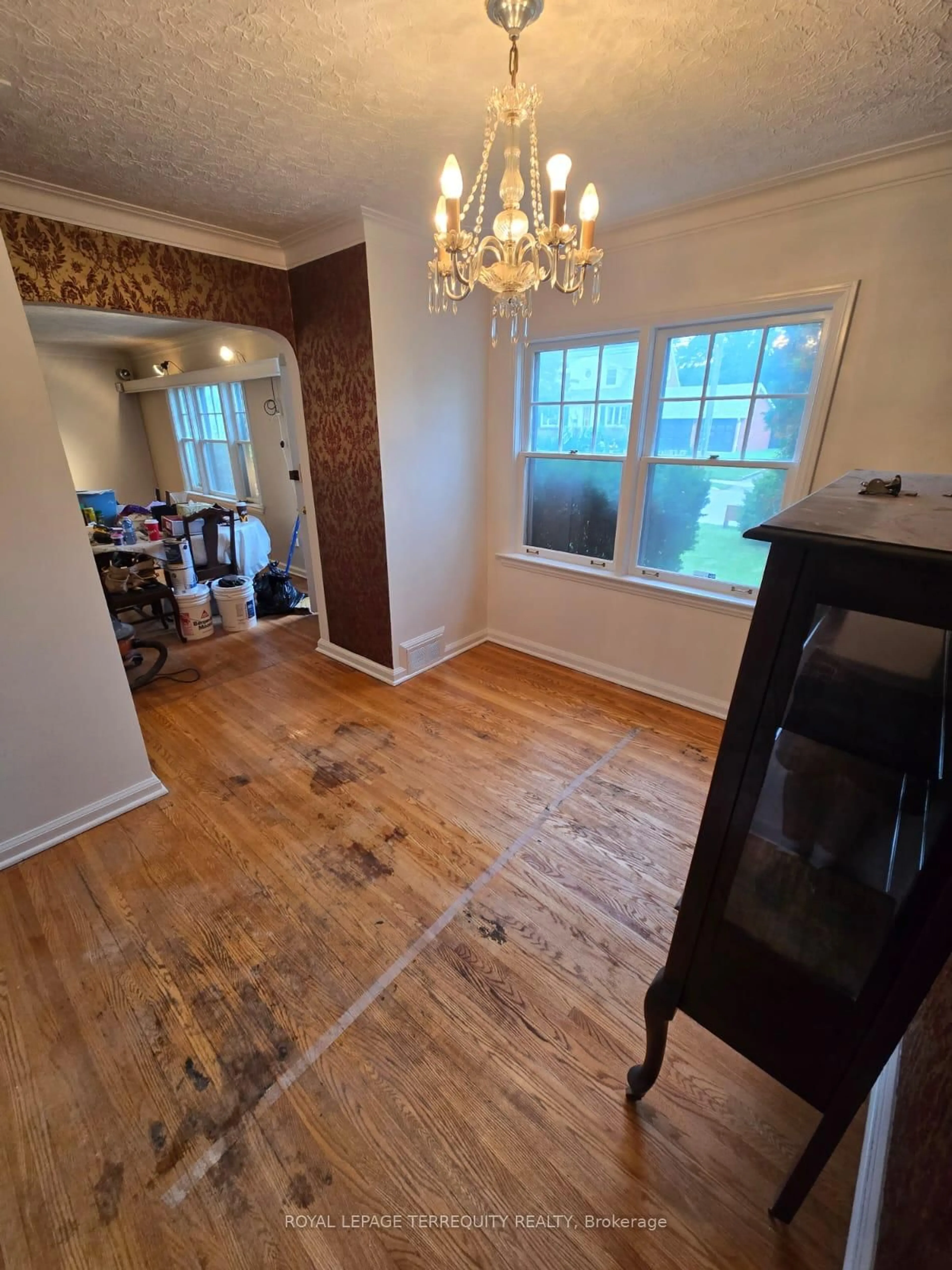 Dining room, wood/laminate floor for 7 Devondale Ave, Toronto Ontario M2R 2C9
