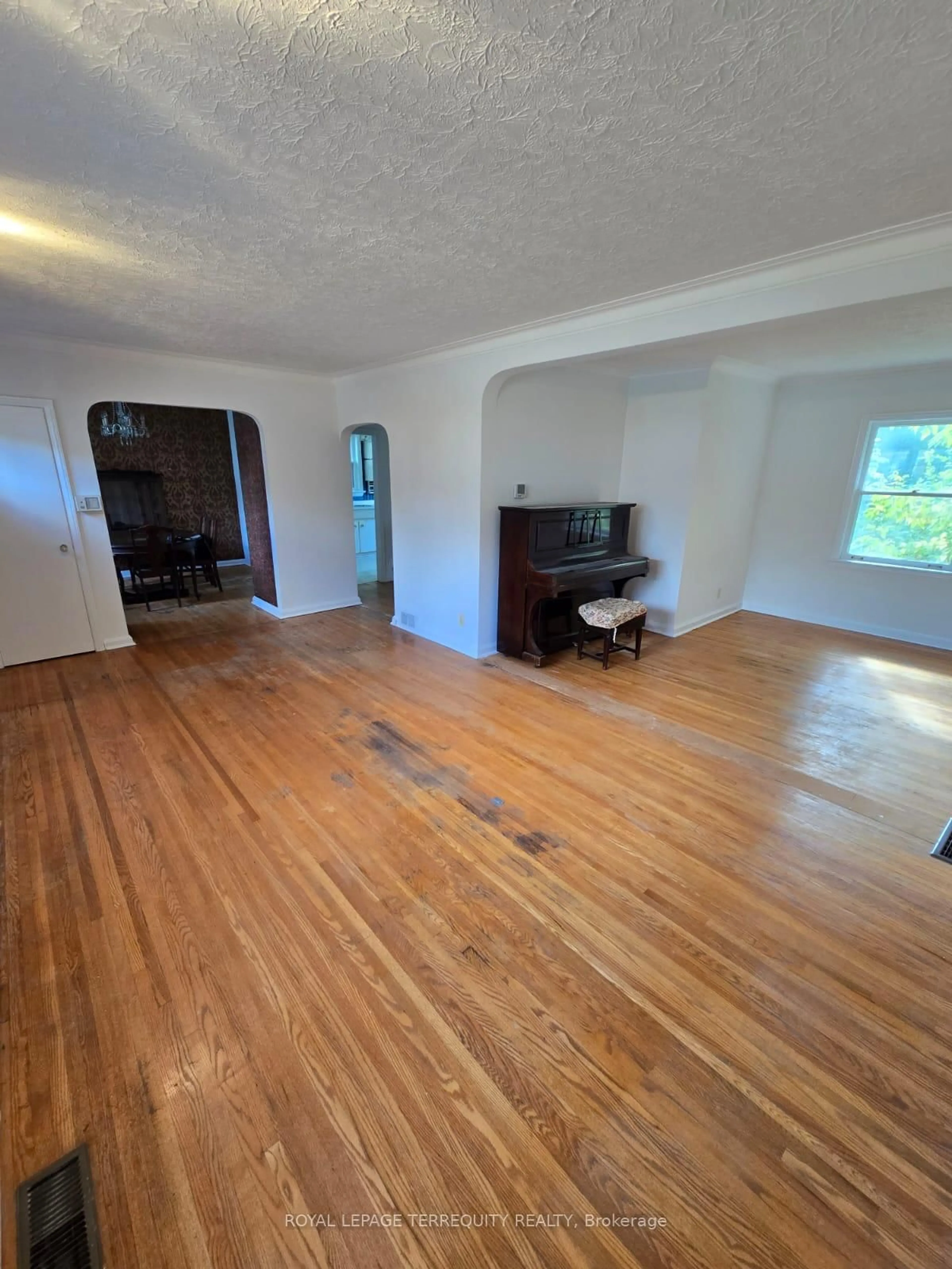 A pic of a room for 7 Devondale Ave, Toronto Ontario M2R 2C9