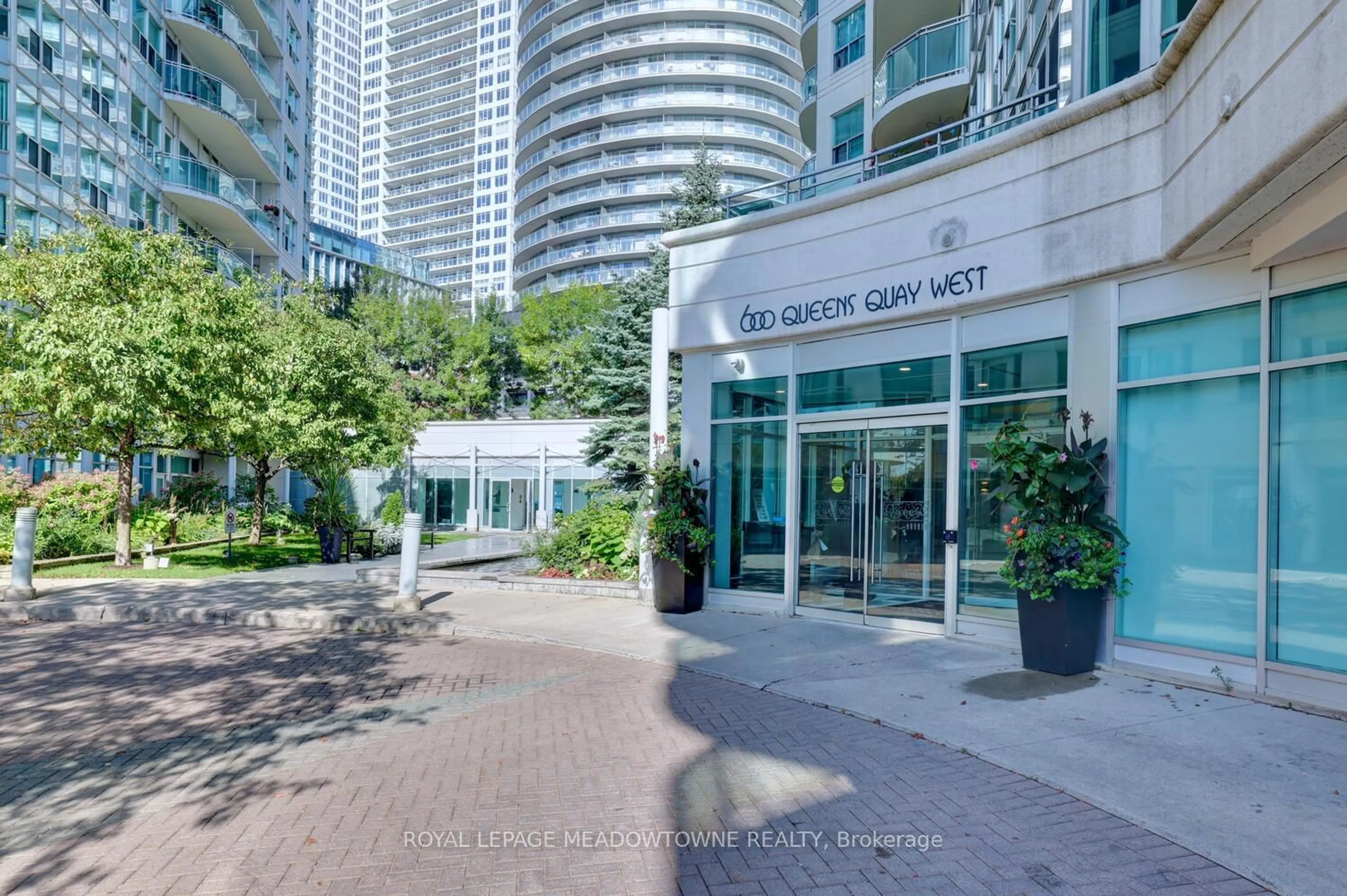 Indoor foyer for 600 Queens Quay #633, Toronto Ontario M5V 3M3