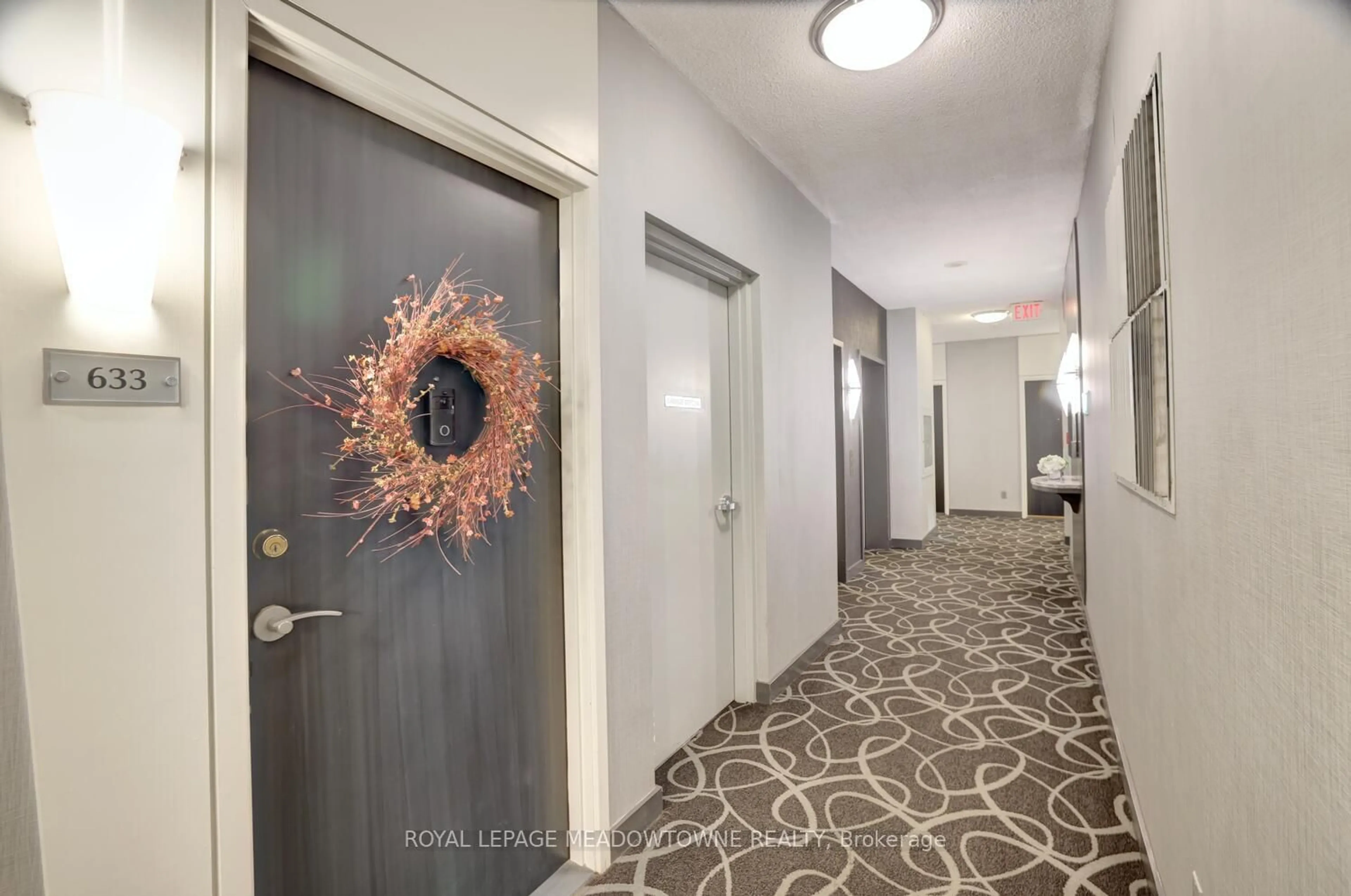 Indoor foyer for 600 Queens Quay #633, Toronto Ontario M5V 3M3
