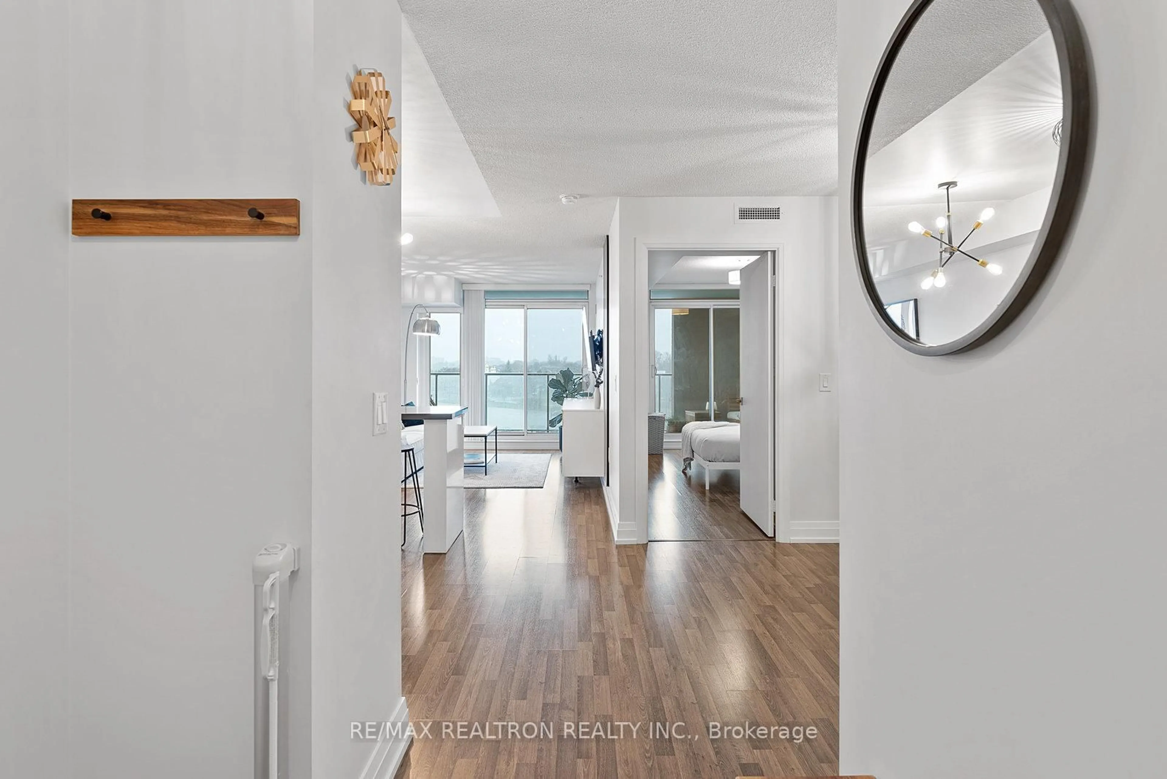 Indoor entryway for 555 Wilson Ave #E510, Toronto Ontario M3H 0C5