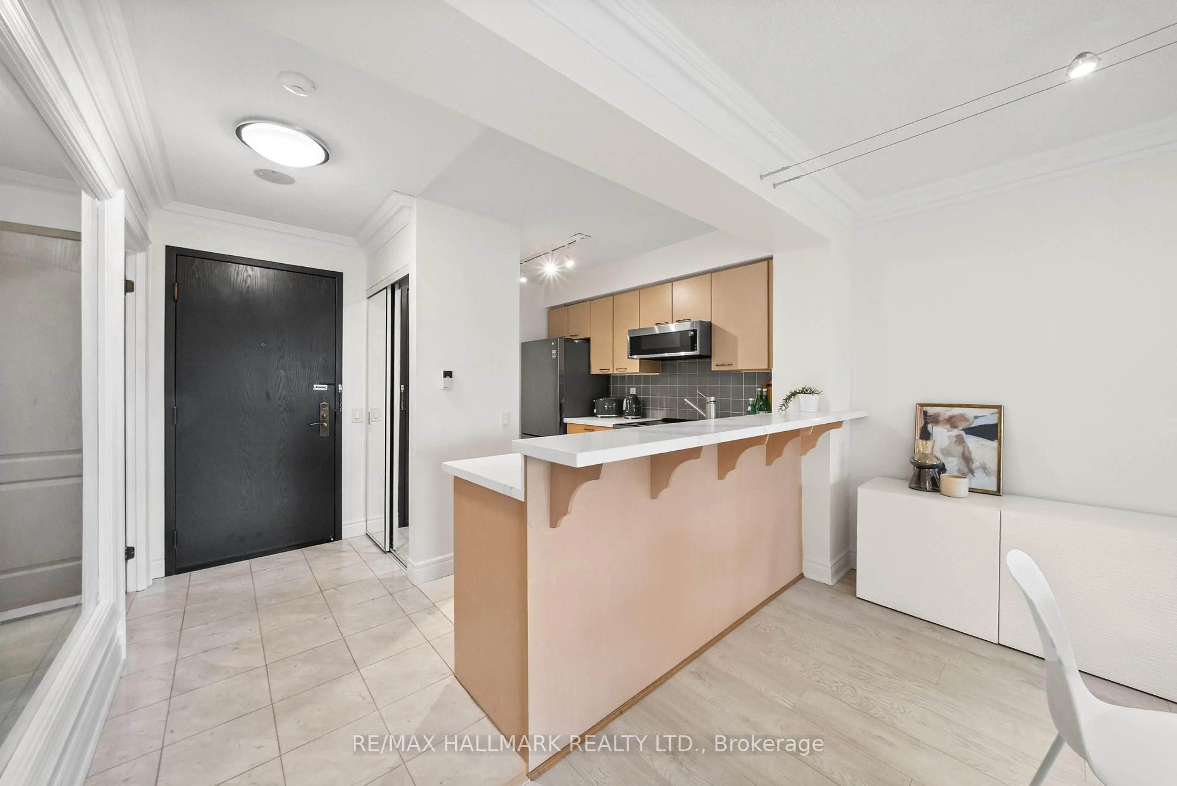 Standard kitchen, unknown for 2 Clairtrell Rd #309, Toronto Ontario M2N 7H5