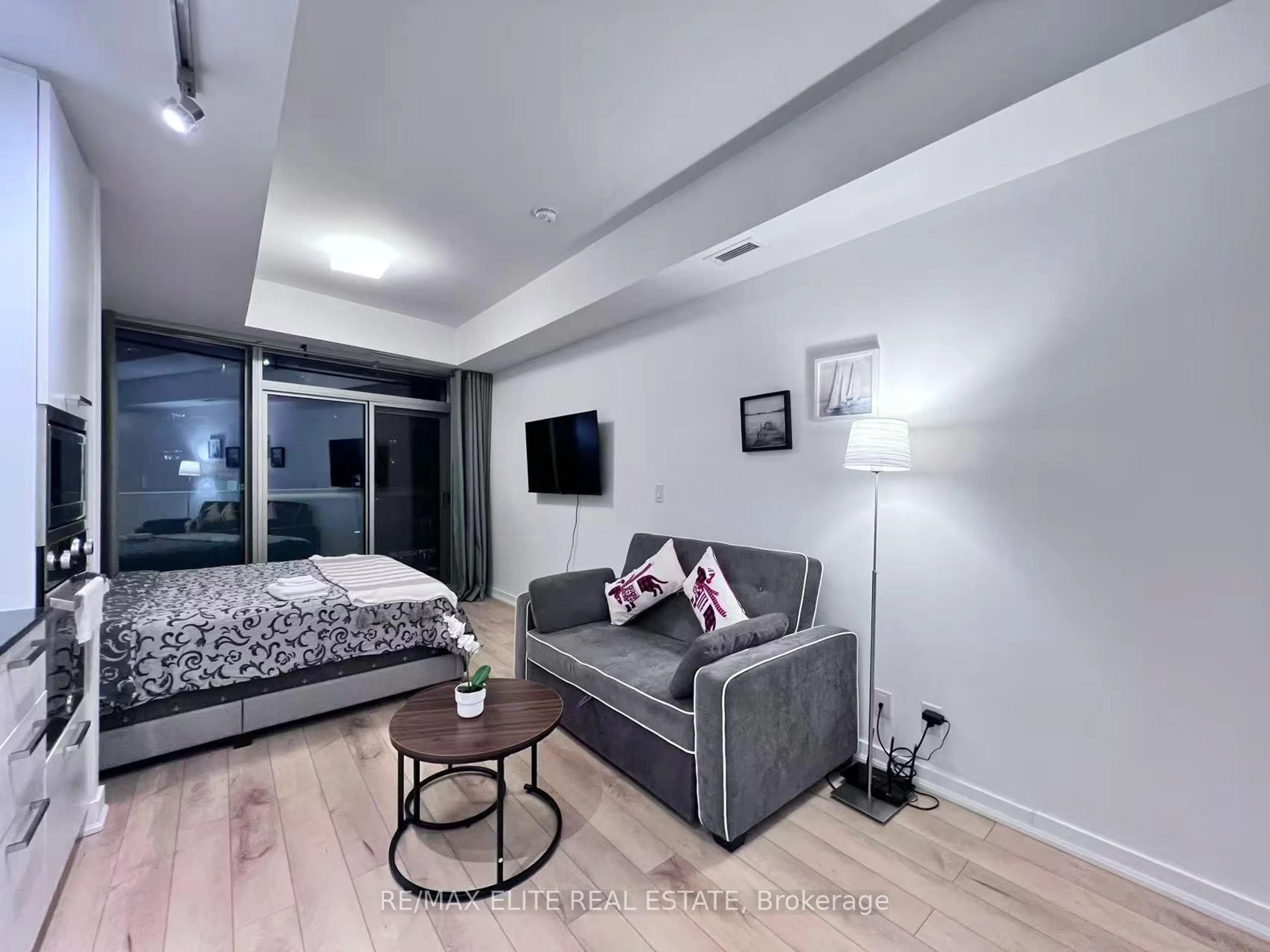 Living room with furniture, unknown for 12 York St #2108, Toronto Ontario M5J 0A9