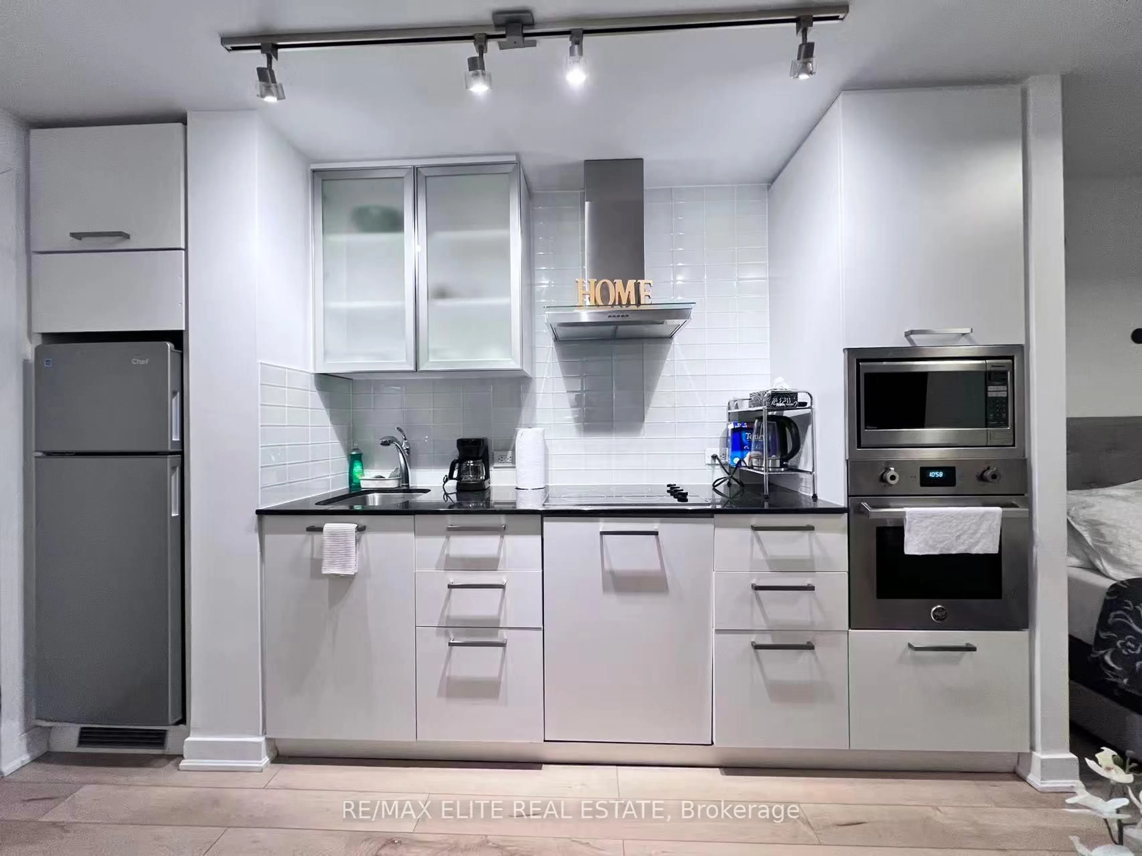 Unknown for 12 York St #2108, Toronto Ontario M5J 0A9