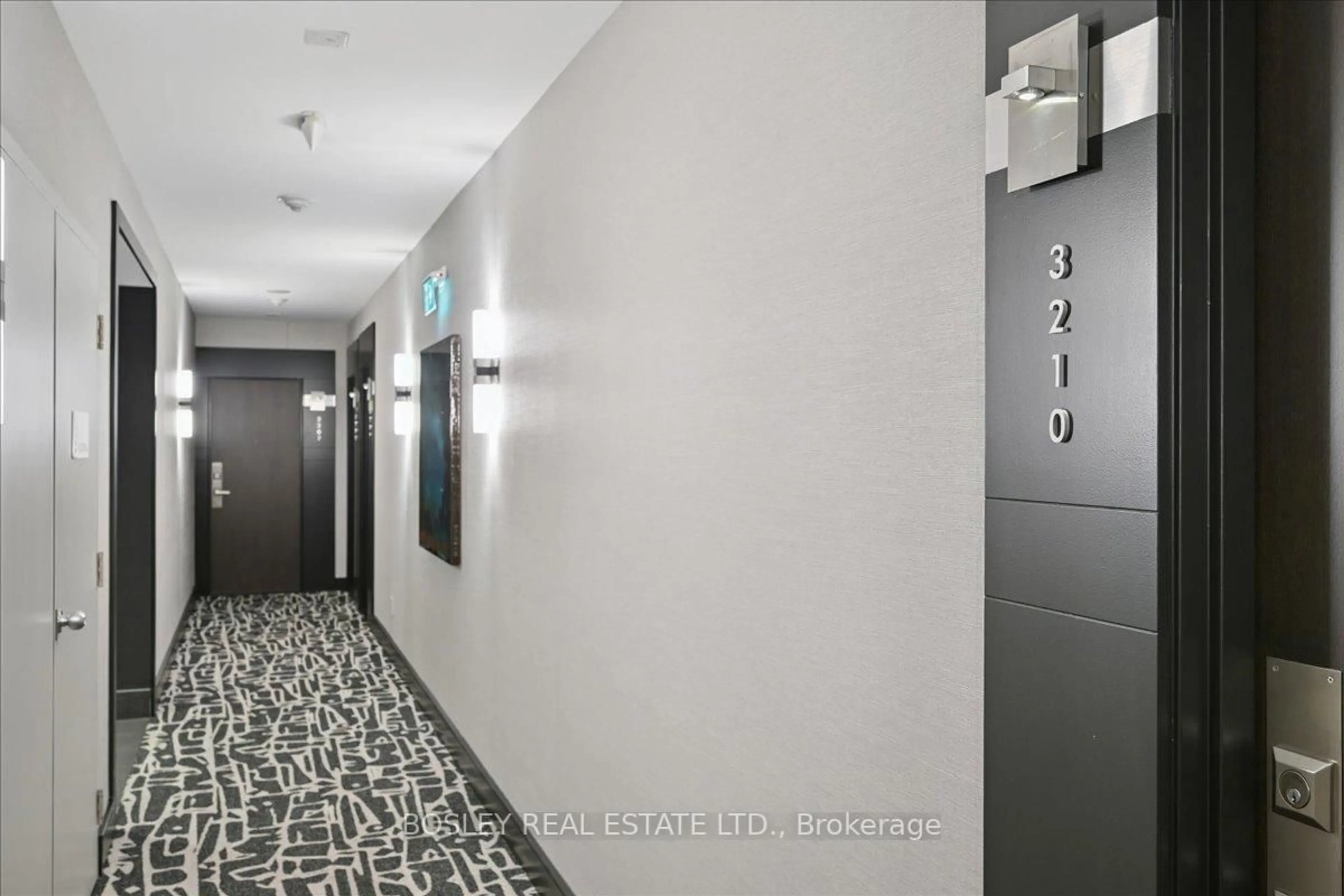 Indoor foyer for 80 John St #3210, Toronto Ontario M5V 3X4